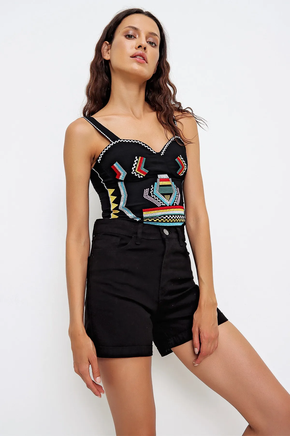 Trend Alaçatı Stili  Schwarze Jeansshorts mit doppeltem Bein und hoher Taille für Damen ALC-X5938