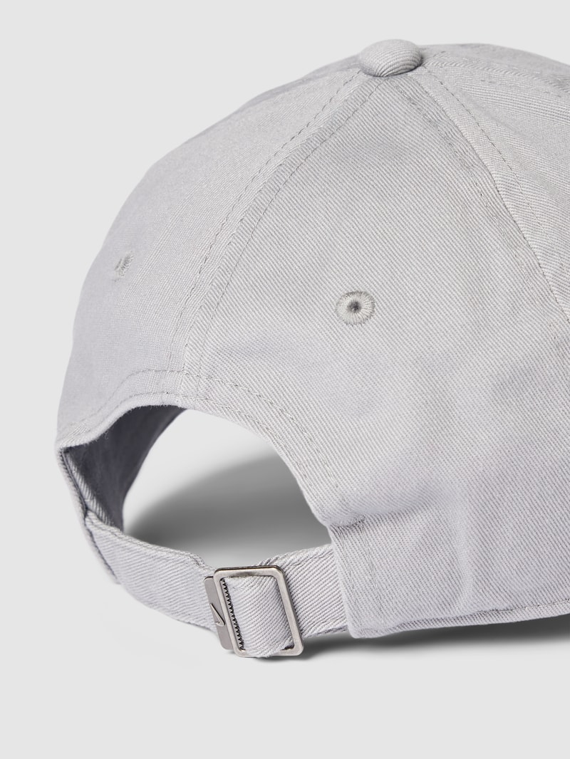 Basecap mit Label-Stitching in hellgrau