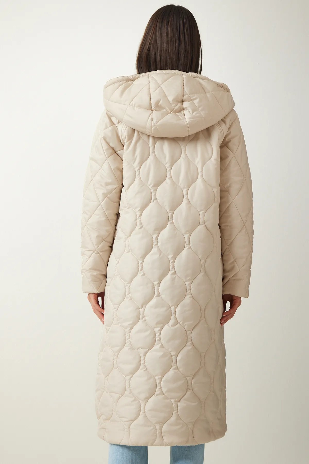 Happiness İstanbul  Cremefarbener Damen-Steppmantel mit Kapuze und Tasche DD01285