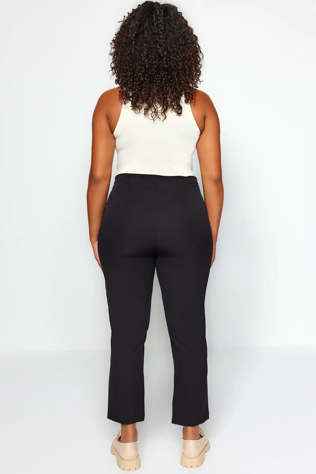 Trendyol Curve  Schwarze Zigarettenhose aus Webstoff TBBAW23AR00015