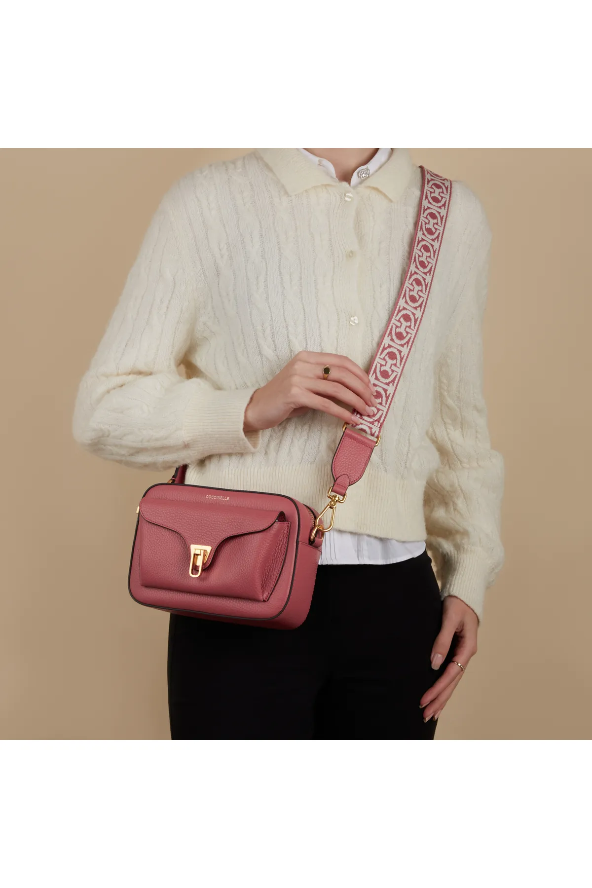 Coccinelle  Beat Soft Damen Umhängetasche Rosa E1nof150201r56