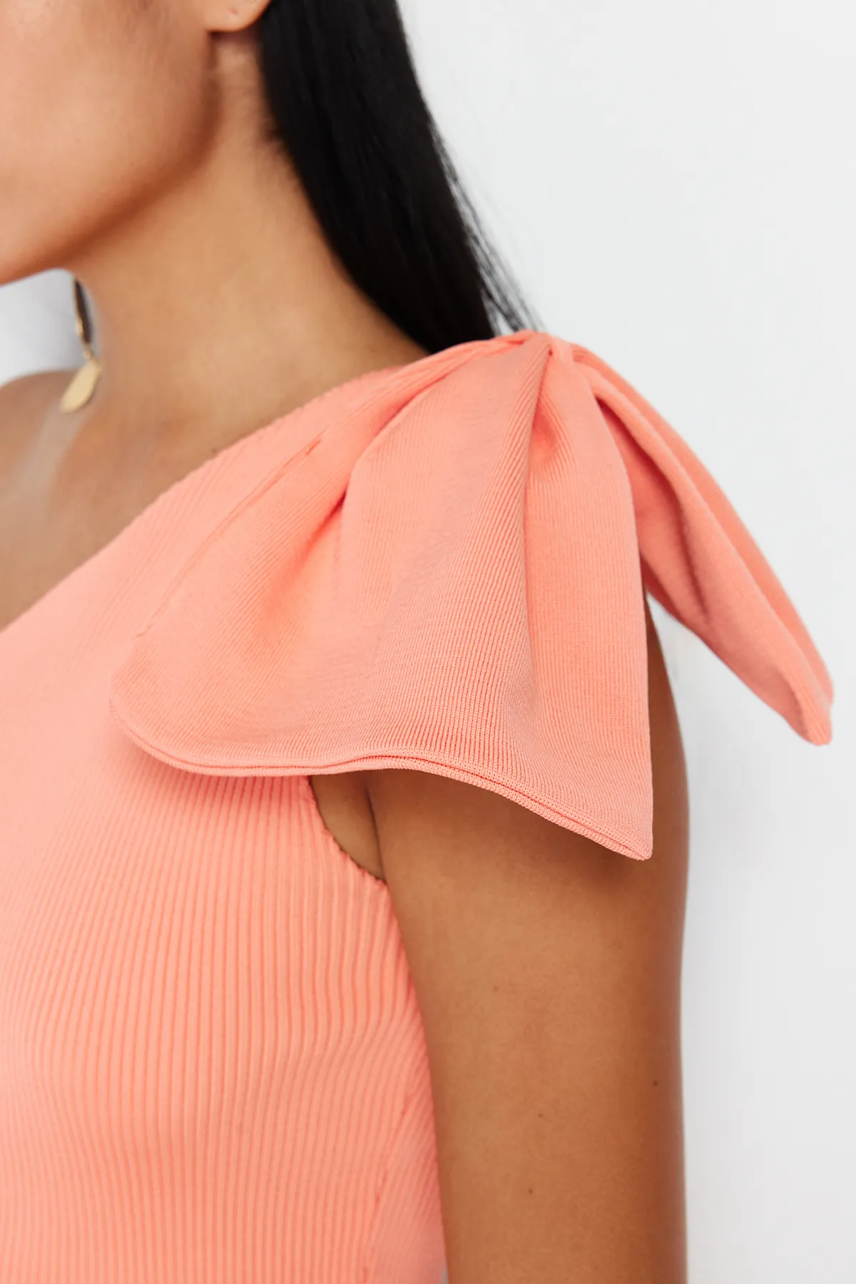 Trendyol Collection  Orangefarbene Bluse mit Schleife TPRSS22BZ0166