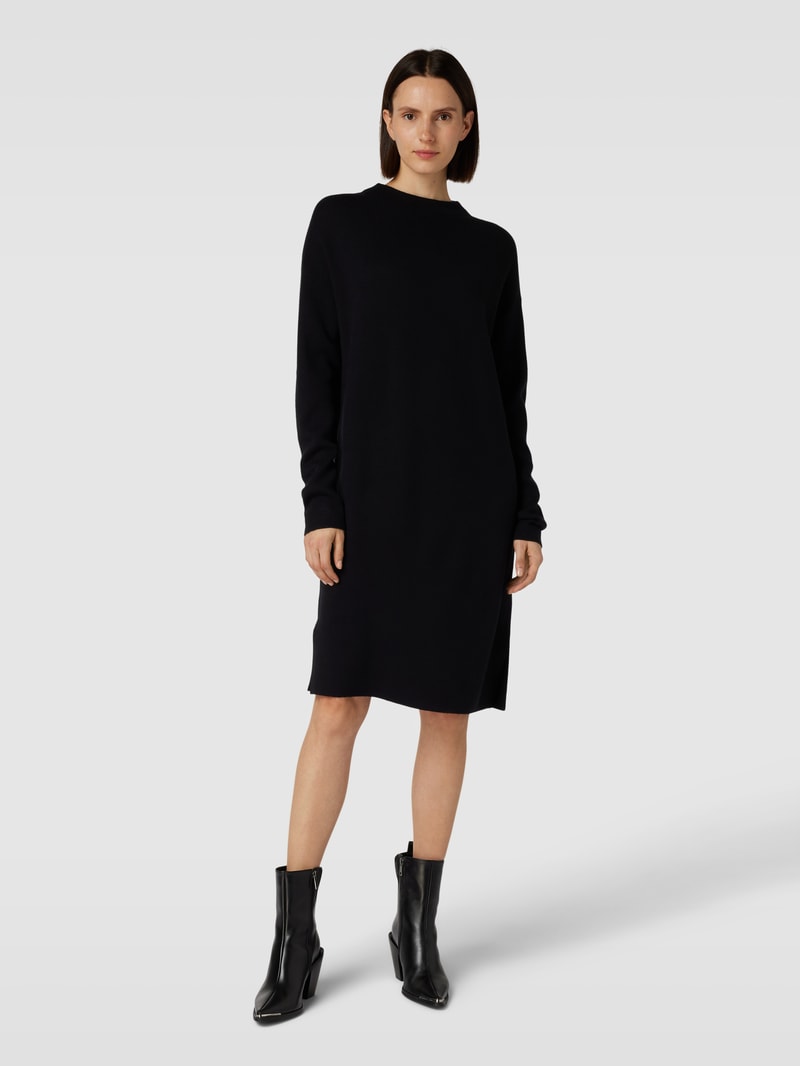 Knielanges Strickkleid mit Rundhalsausschnitt in schwarz