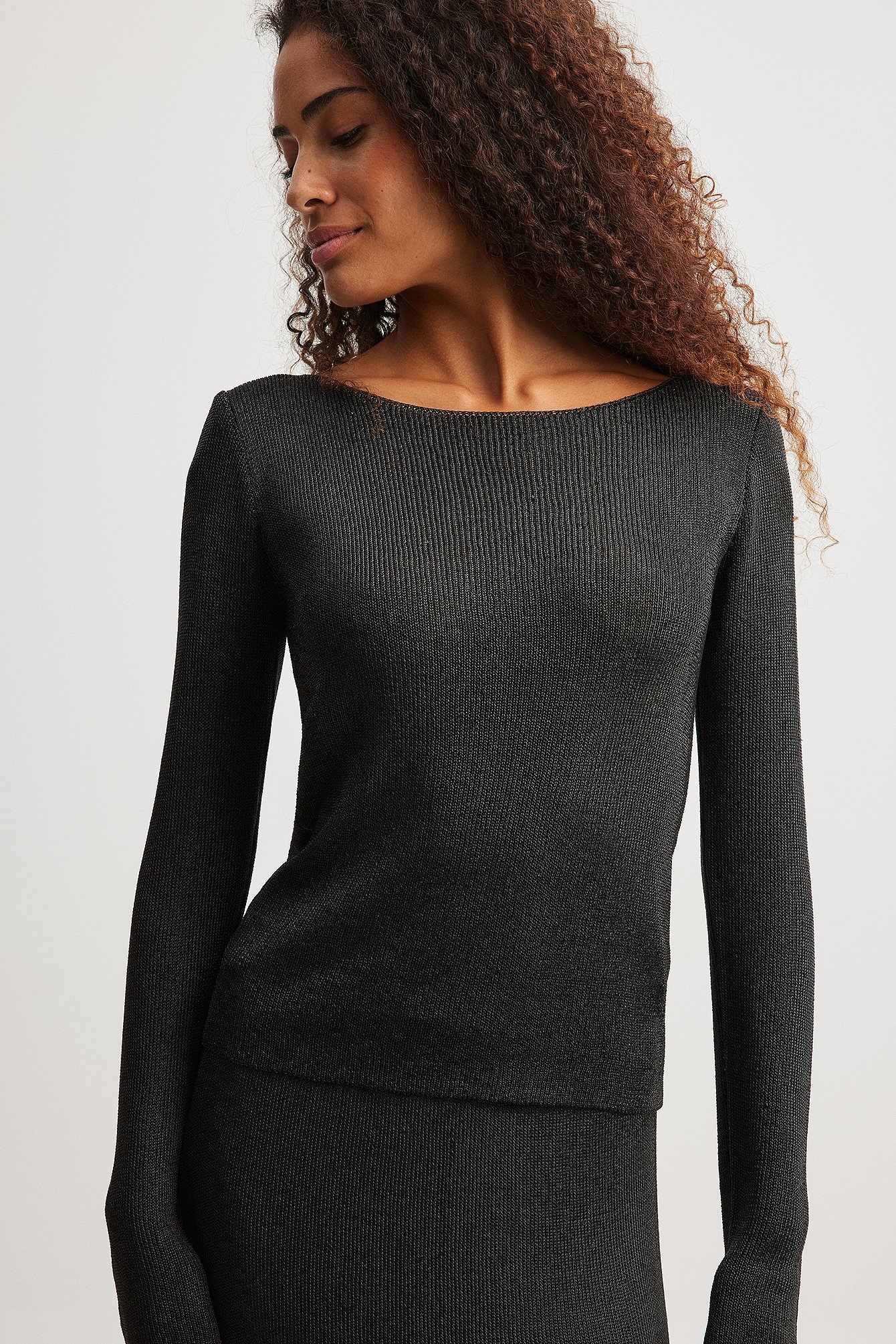 Metallischer Strickpullover mit U-Ausschnitt