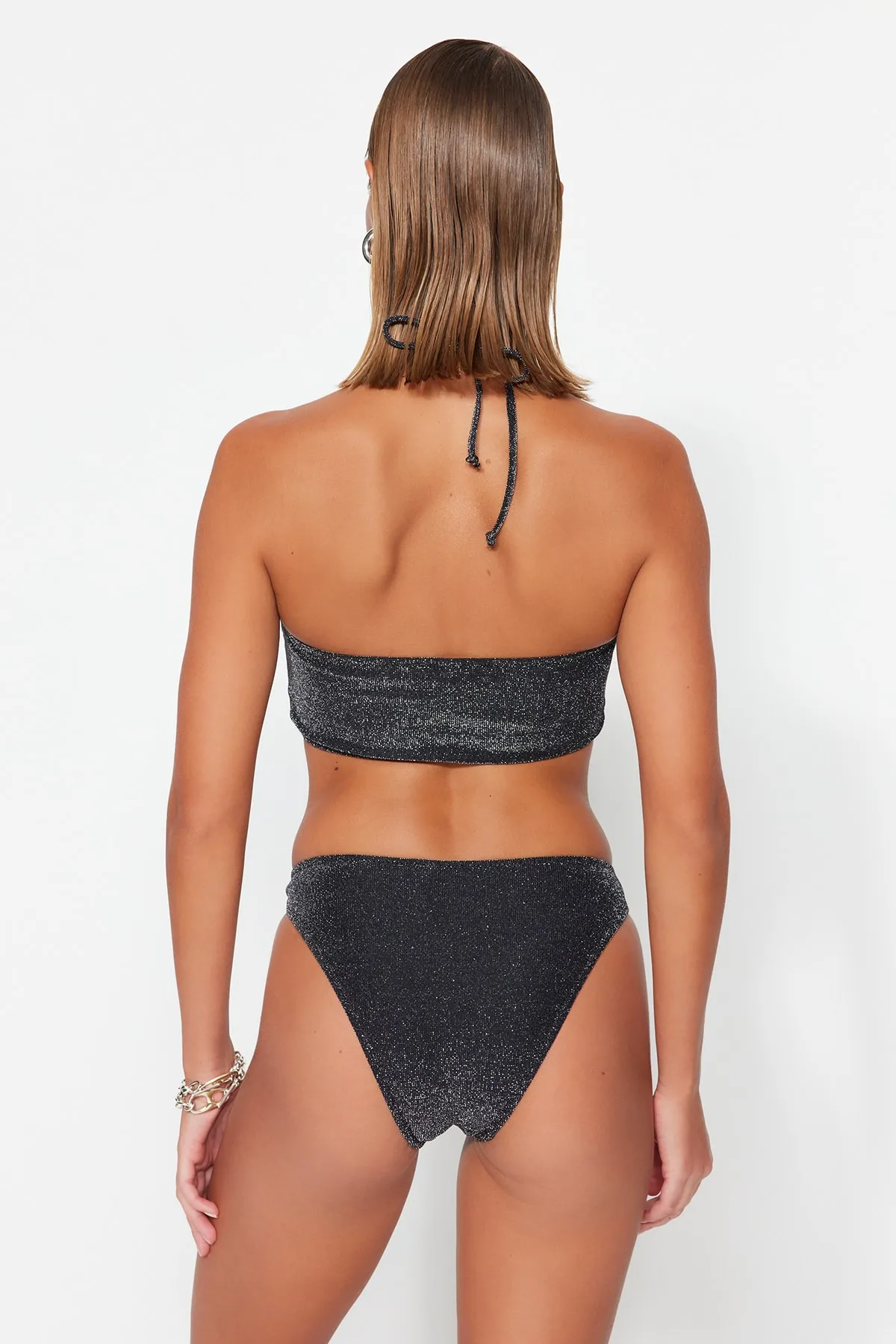 Trendyol Collection  Glitzernde reguläre Bikinihose mit schwarzen Accessoires TBESS23BA00272