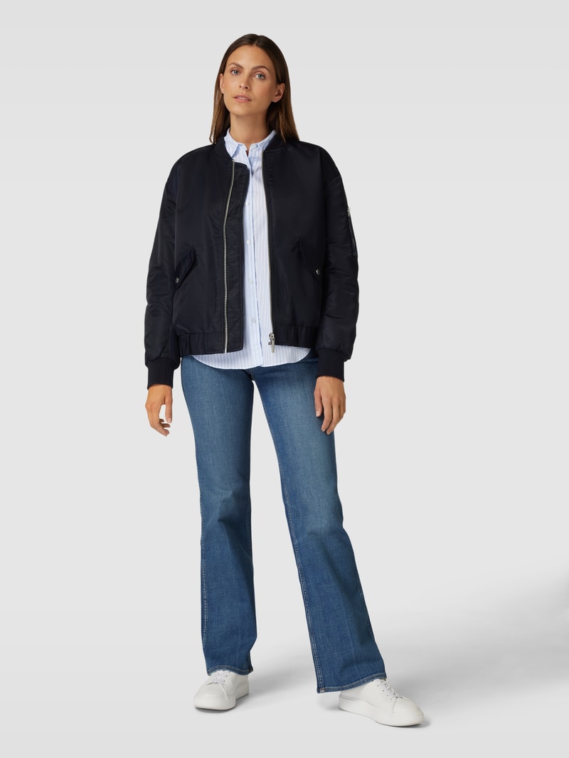 Jeans mit aufgesetzten Taschen in jeans