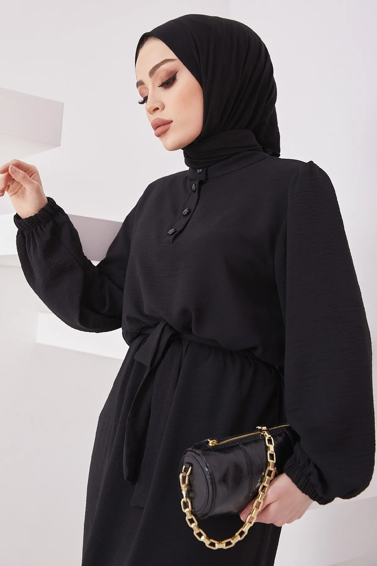 InStyle  Meyra Ayrobin-Kleid mit Knöpfen – Schwarz