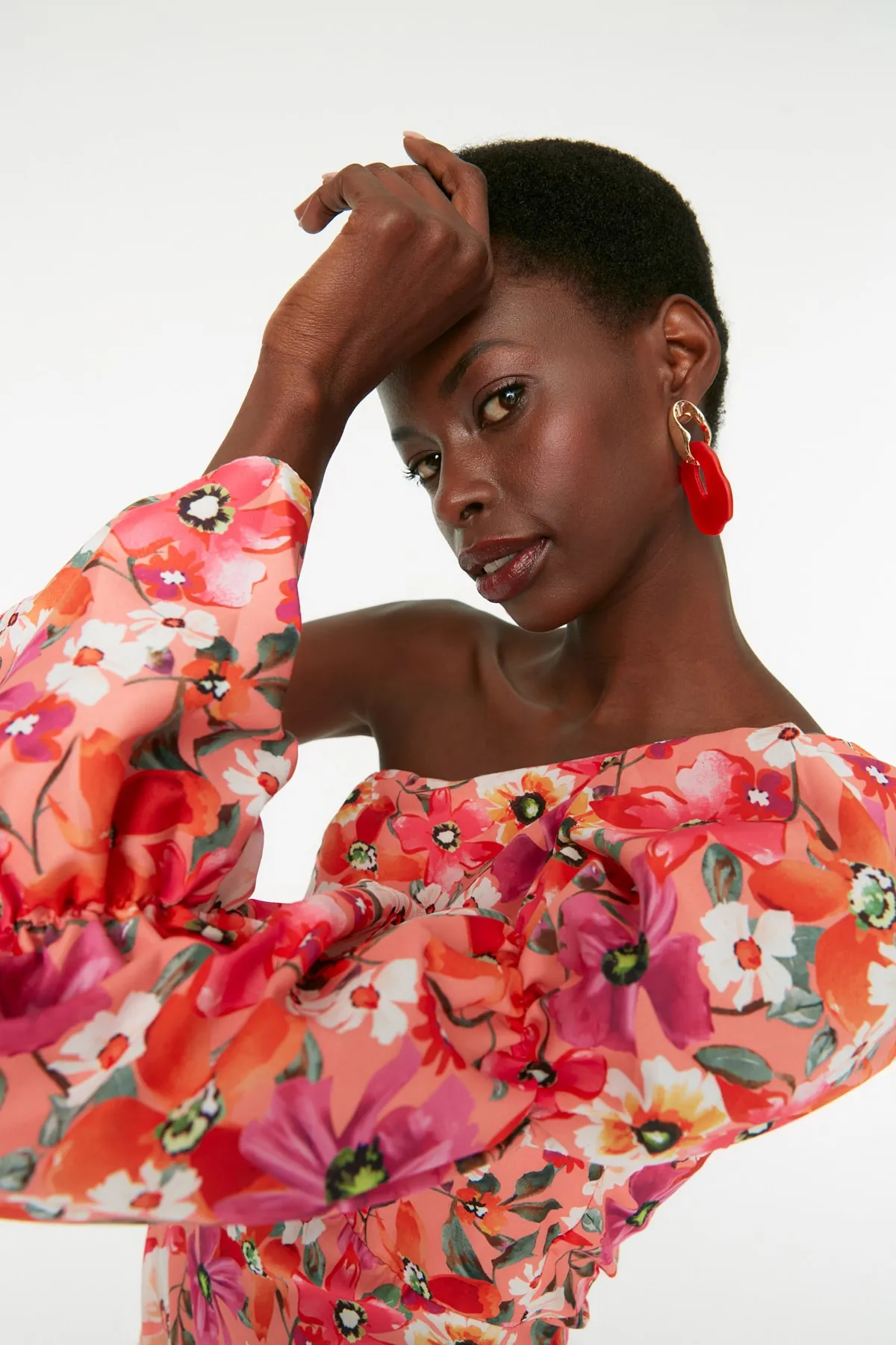 Trendyol Collection  Orangefarbenes, figurbetontes, mit Popeline gefüttertes, floral gemustertes, elegantes Abendkleid TPRSS22EL1280