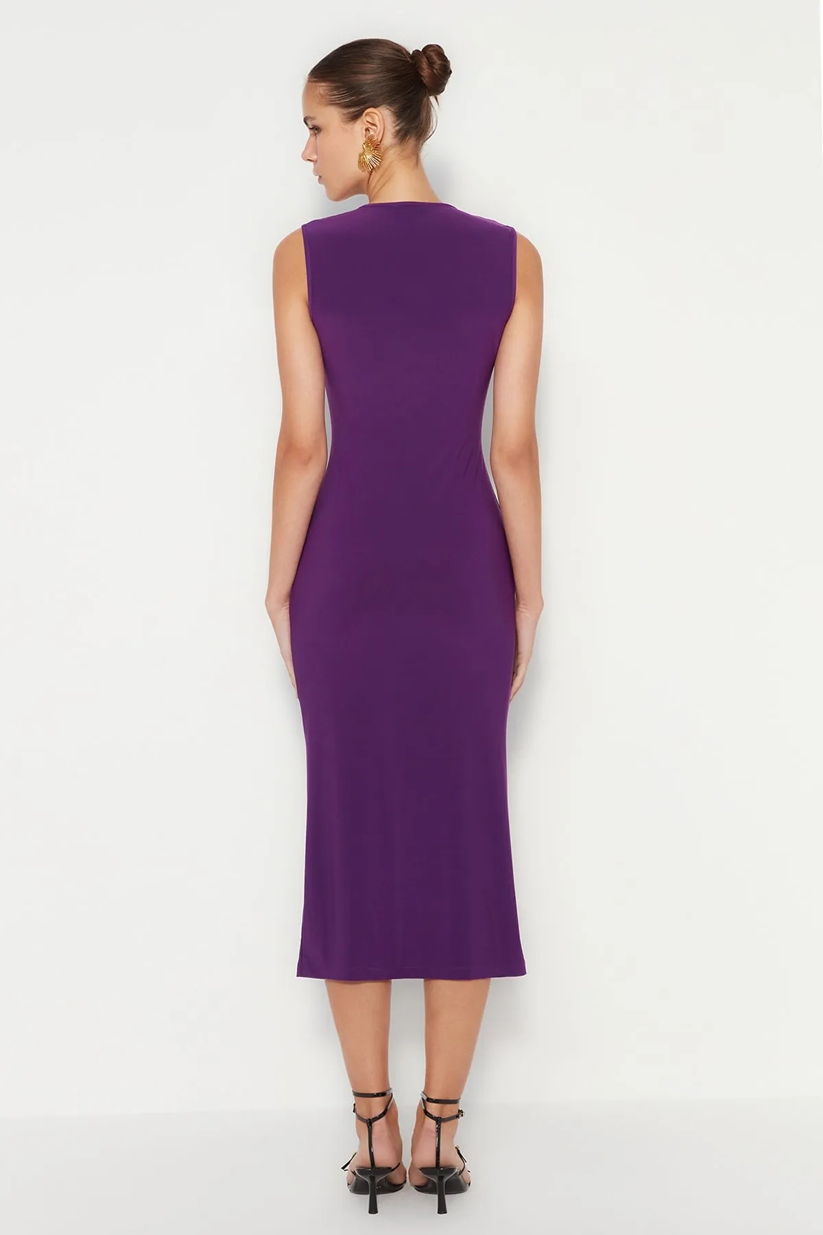 Trendyol Collection  Lila figurbetontes Midi-Bleistiftkleid aus flexiblem Strick mit Raffung TWOSS23EL00751