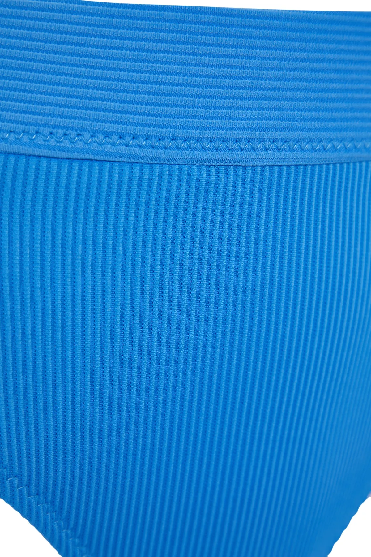 Trendyol Collection  Blaue Bikinihose mit Ausschnitt/Fensterstruktur, hoher Taille und normalem Beinverlauf TBESS21BA0215