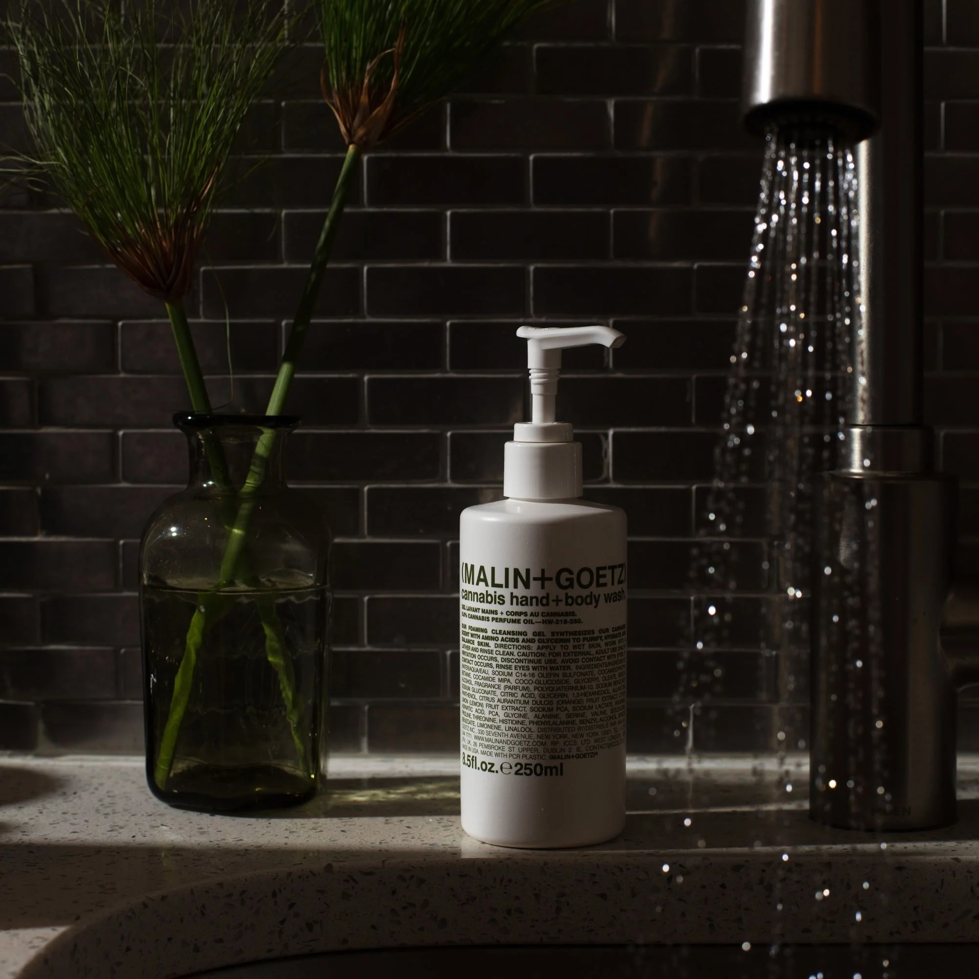 Body Cannabis Hand+Body Wash - Kylpy ja suihku, Käsienpuhdistusaine