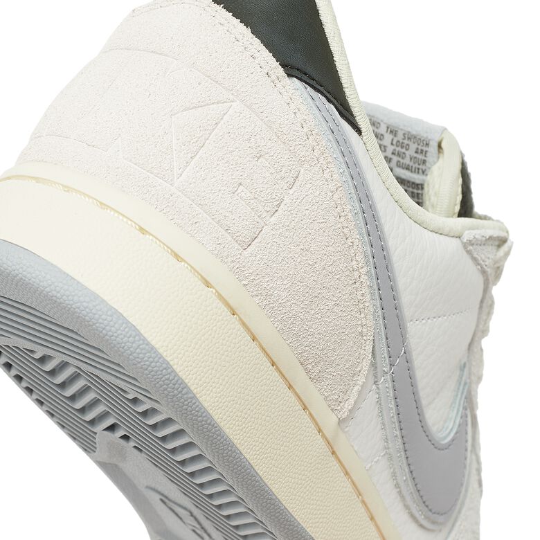 NIKE Wmns Terminator Low 