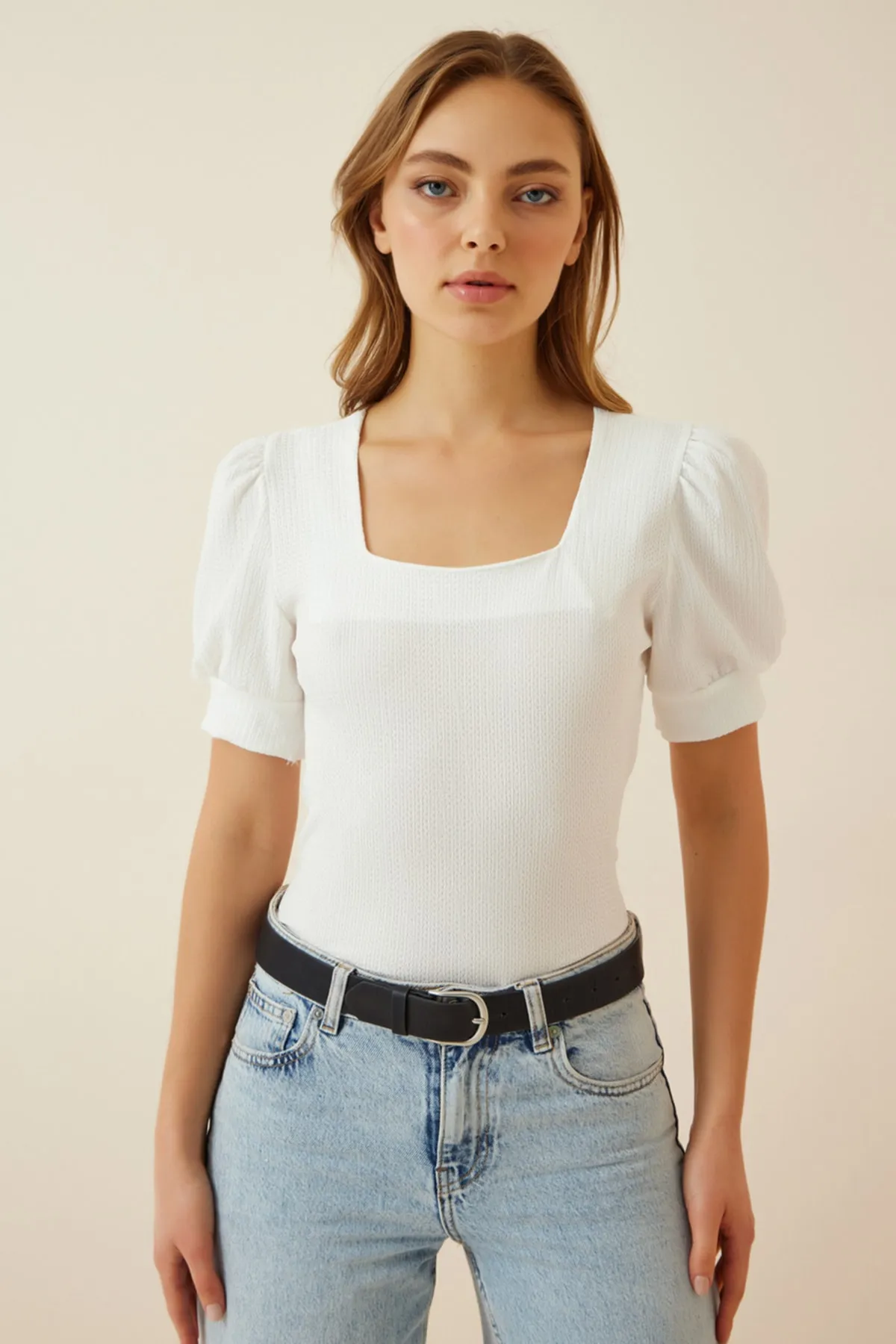 Happiness İstanbul  Weiße Strickbluse für Damen mit quadratischem Kragen und Ballonärmeln DD01051