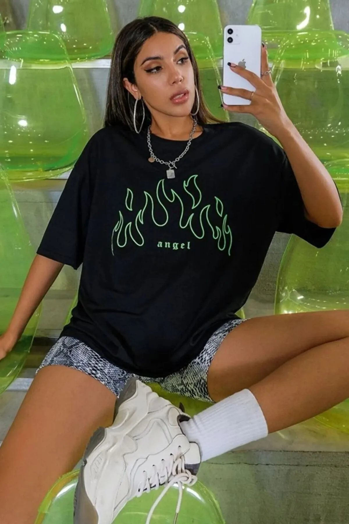 uyguntarz  T-Shirt mit grünem Engel-Print