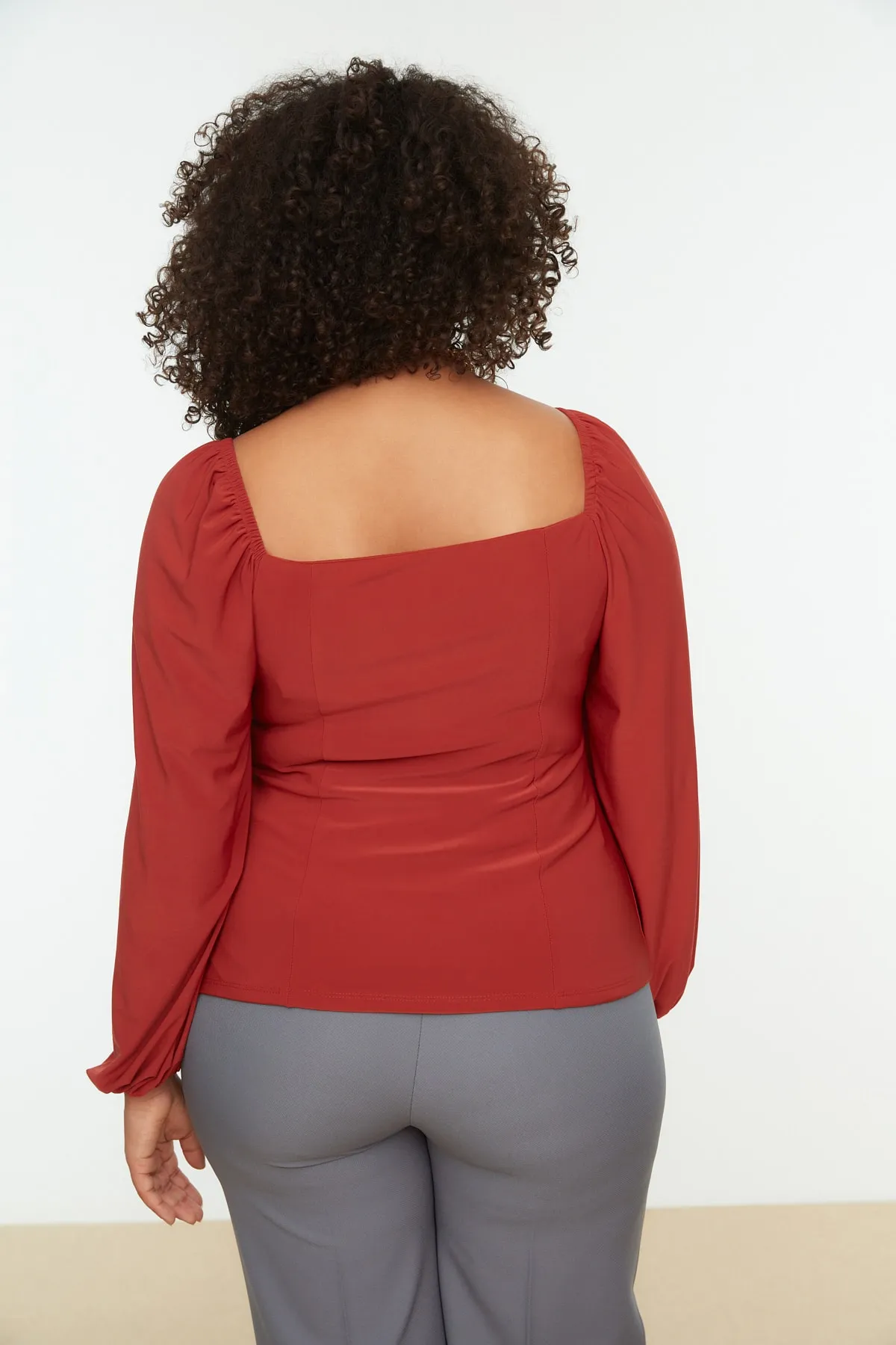 Trendyol Curve  Geflieste Strickbluse mit quadratischem Kragen TBBSS22BZ0372