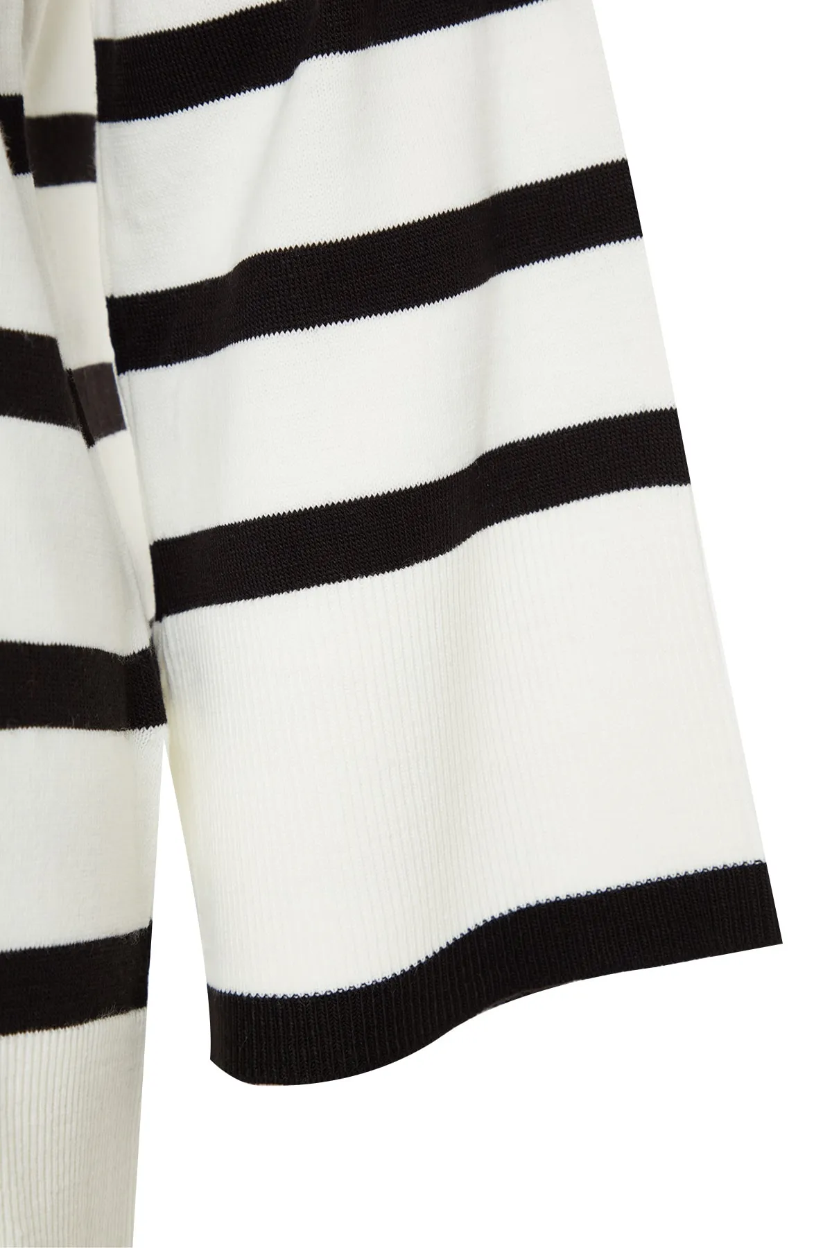 Trendyol Curve  Ecru gestreifter Strickpullover mit Rundhalsausschnitt TBBAW24AN00024