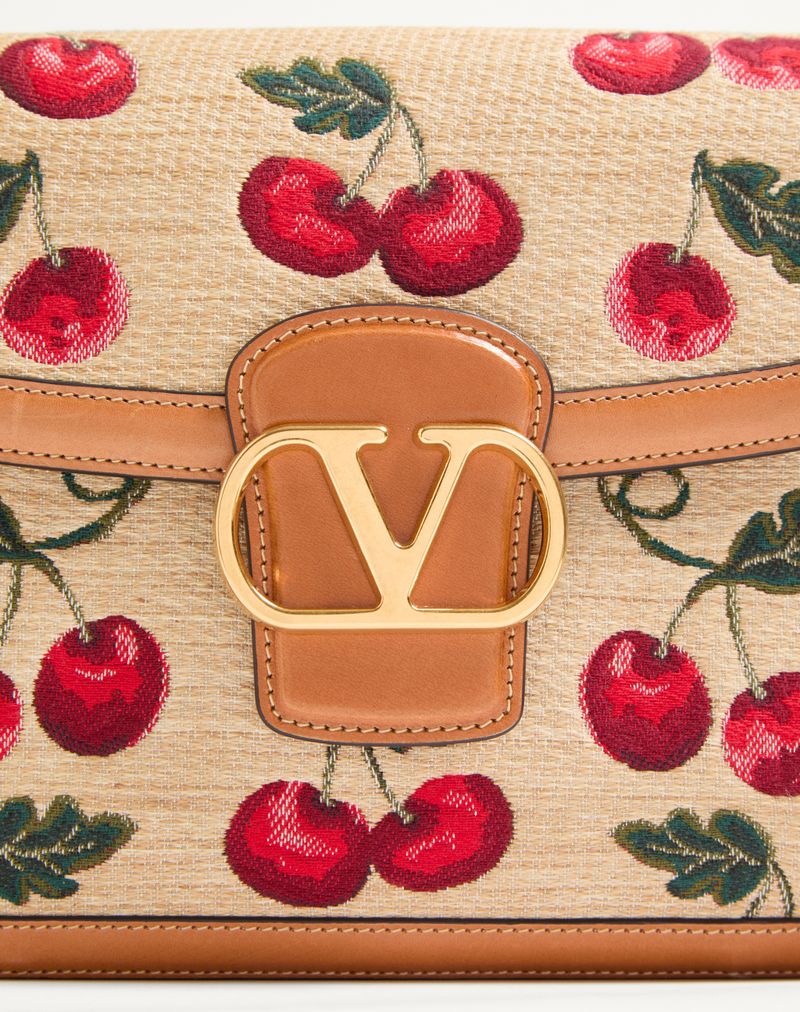 Valentino Garavani 9To5 Jacquard Raffia Skuldertaske med Kirsebærmotiv