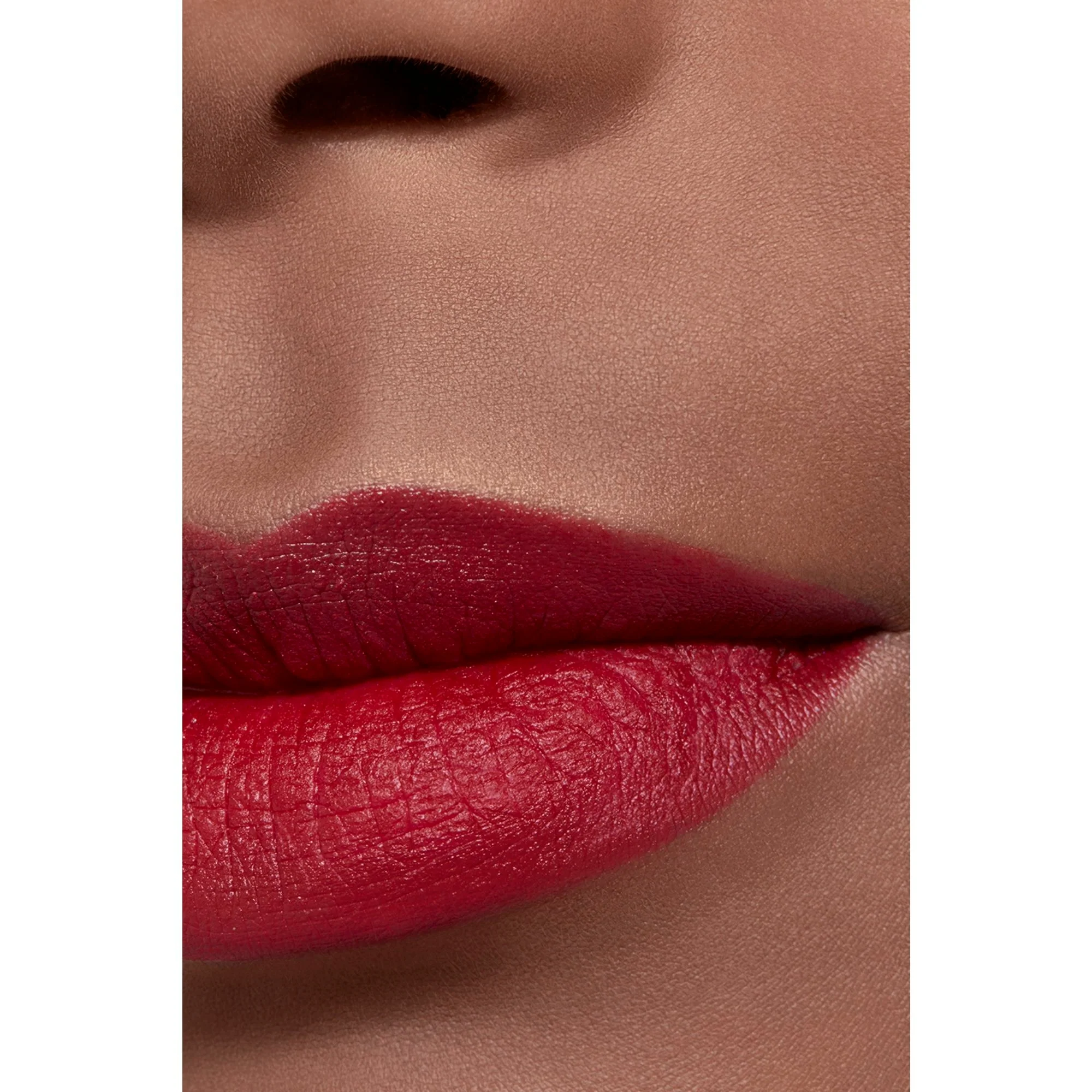 ROUGE ALLURE VELVET - EL LABIAL LUMINOSO Y TERCIOPELOSO