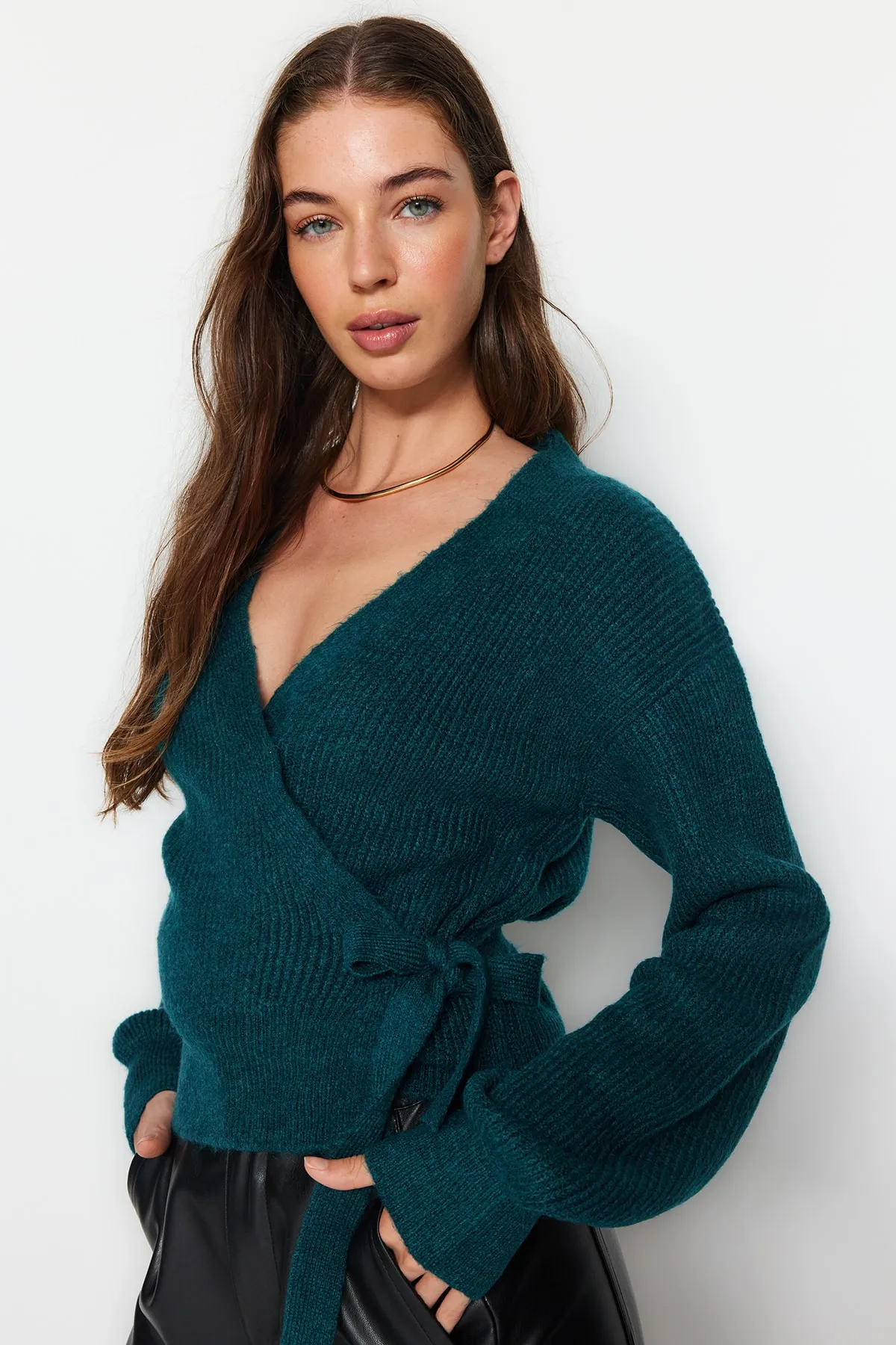 Trendyol Collection  Petrol Weich strukturierte Strickjacke mit V-Ausschnitt TWOAW24HI00282