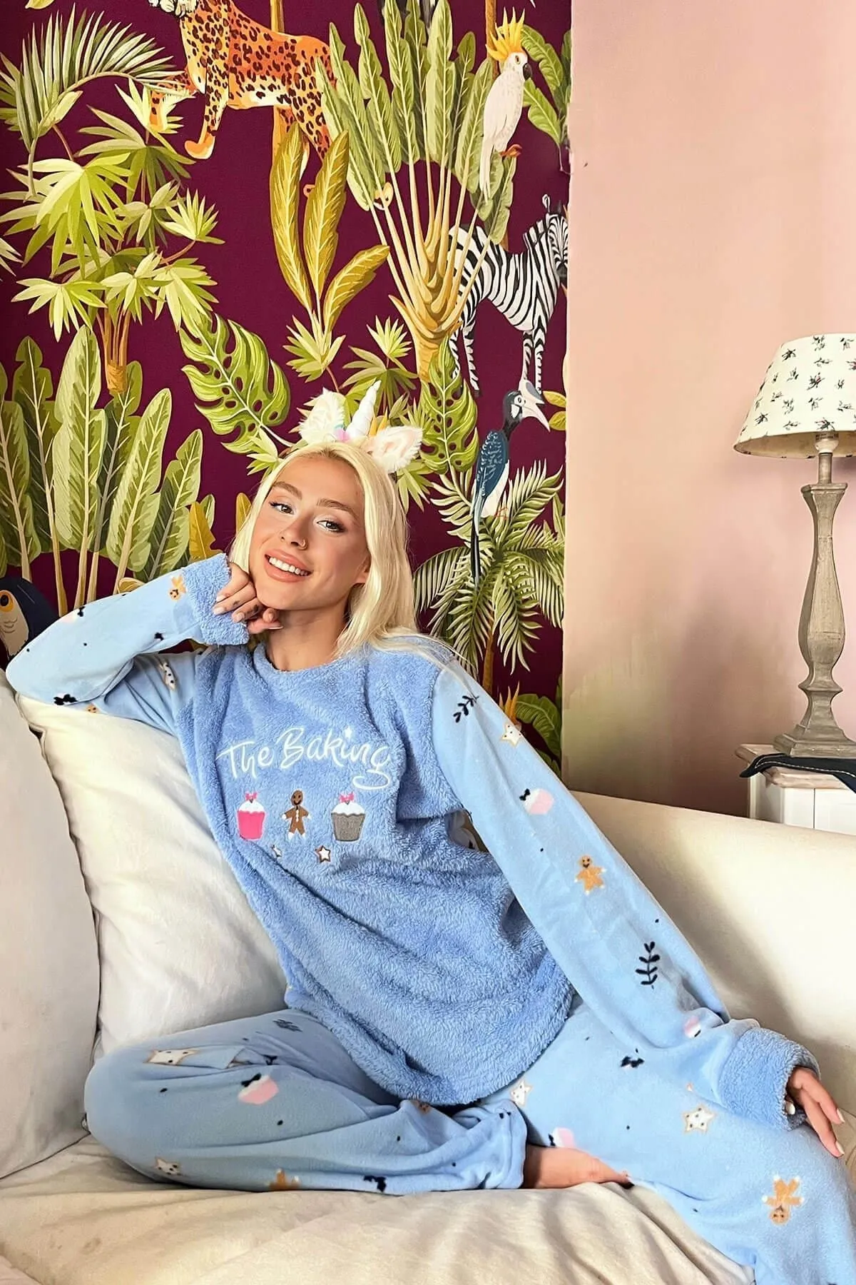 Pijamaevi  Blaues, gemustertes Plüsch-Pyjama-Set für Damen