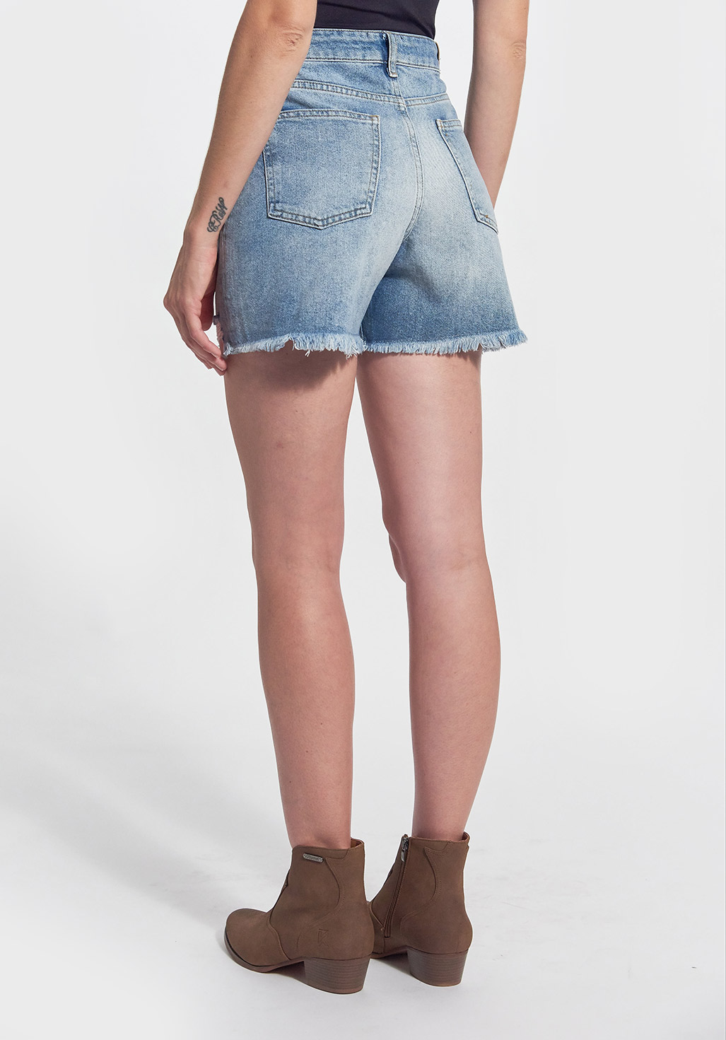 FLAP  Short en jean mom Femme avec bord effrangé & patchs léopard