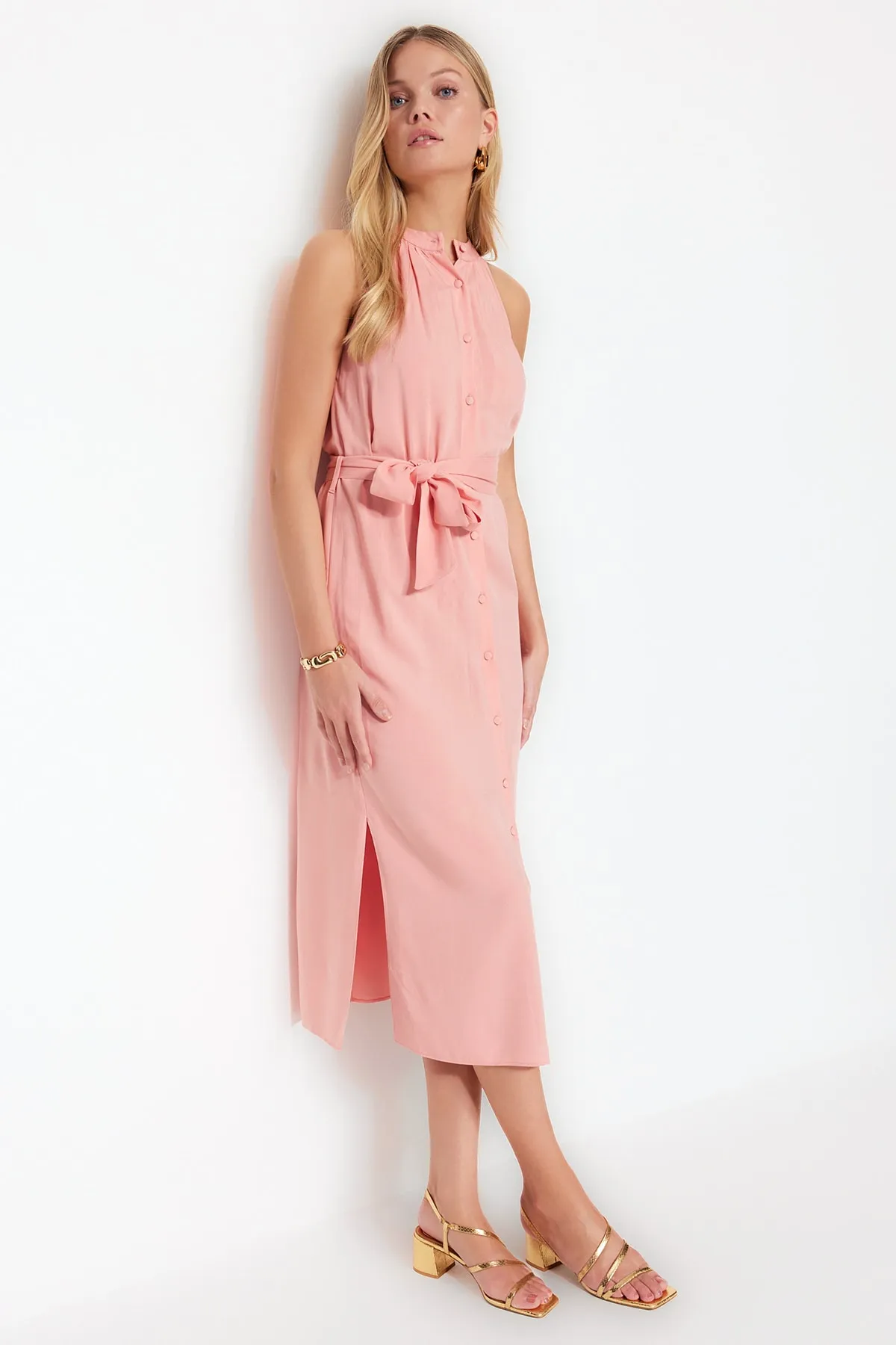 Trendyol Collection  Dusty Rose – Gewebtes Midi-Hemdkleid mit Gürtel TWOSS19XM0112