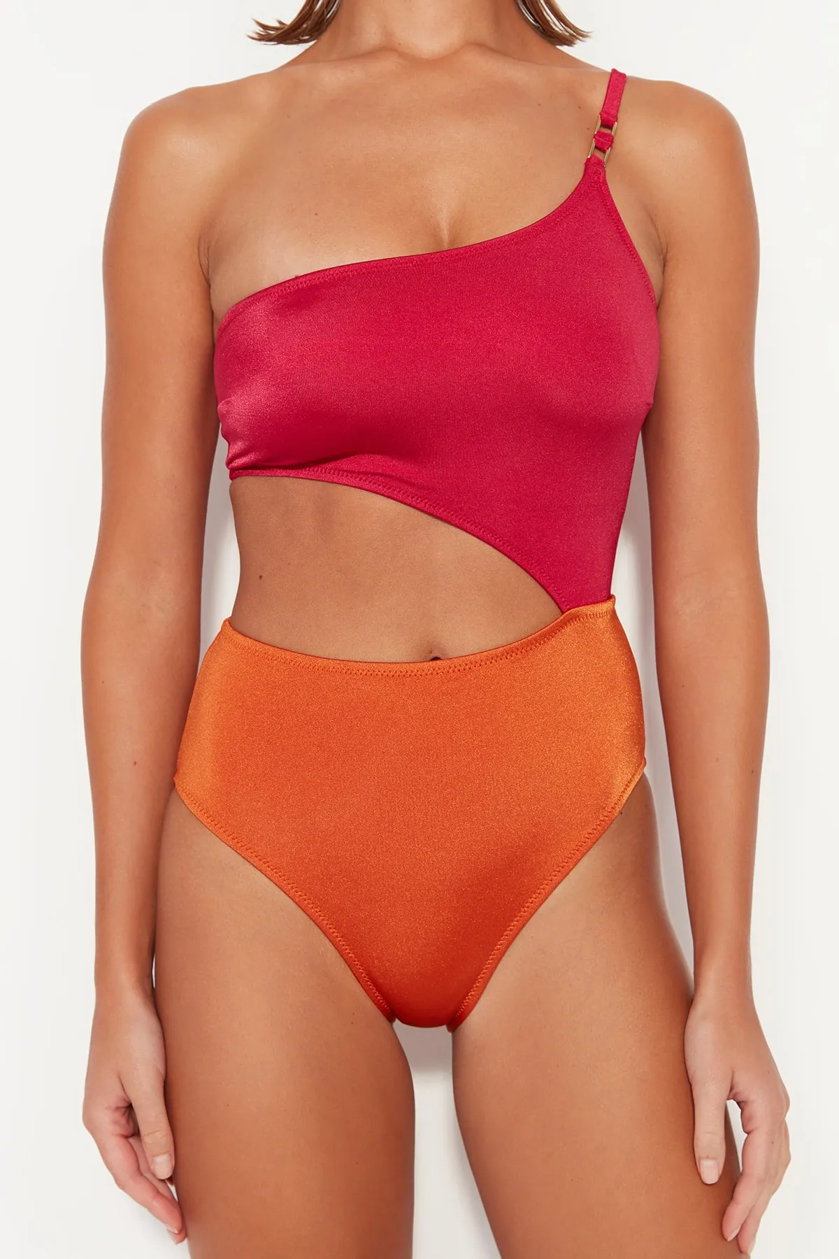 Trendyol Collection  Roter One-Shoulder-Mayokini mit normalem Bein und Farbblockdesign TBESS23MA00221
