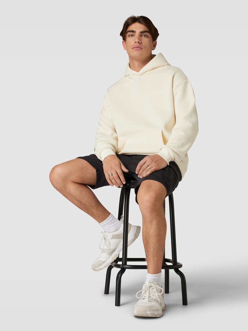 Hoodie mit Label-Print in ecru