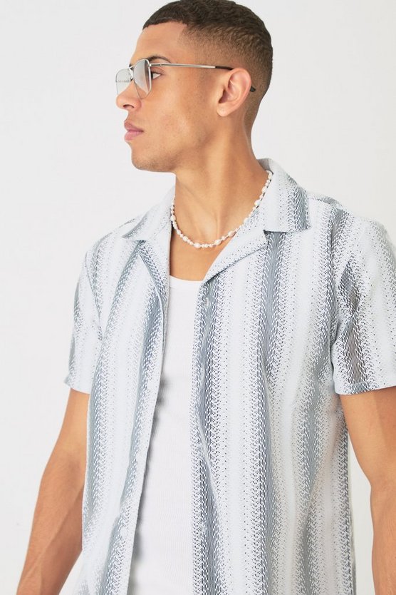 Transparentes gestreiftes Hemd