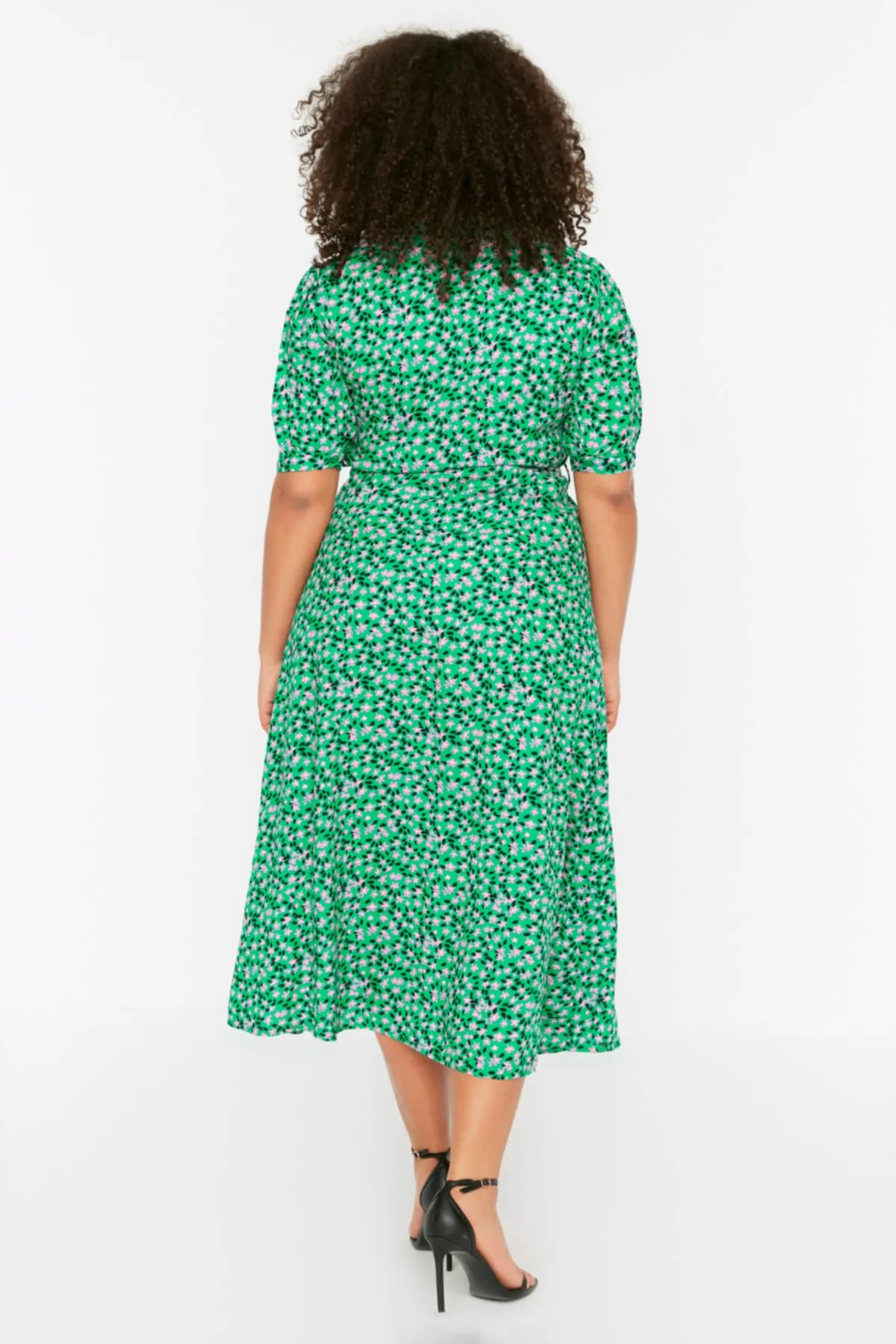Trendyol Curve  Grünes gewebtes Hemdblusenkleid mit Blumengürtel TBBSS22EL1607