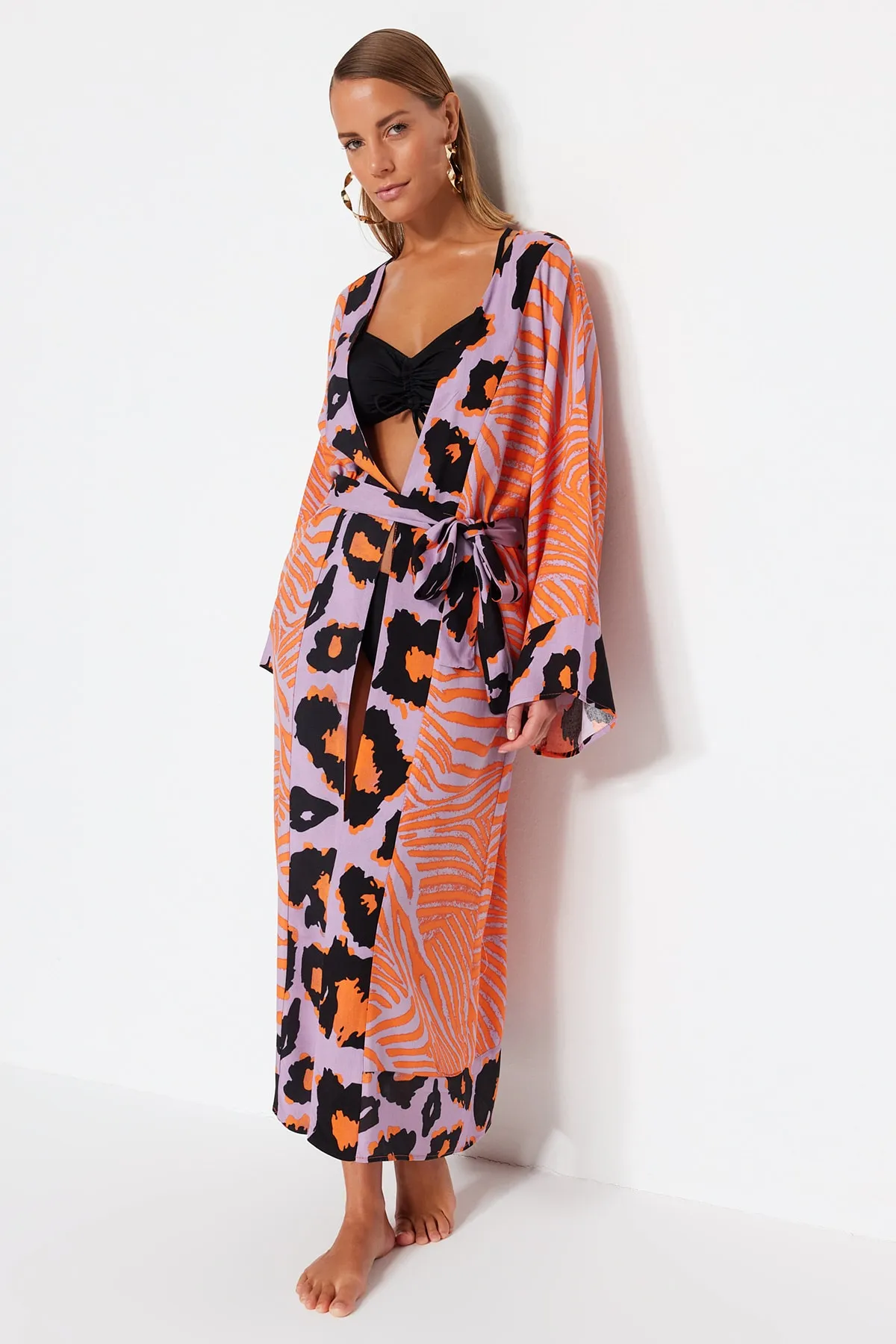 Trendyol Collection  Gewebter Maxi-Kimono und Kaftan mit Tiermuster und Gürtel TBESS21KM0171