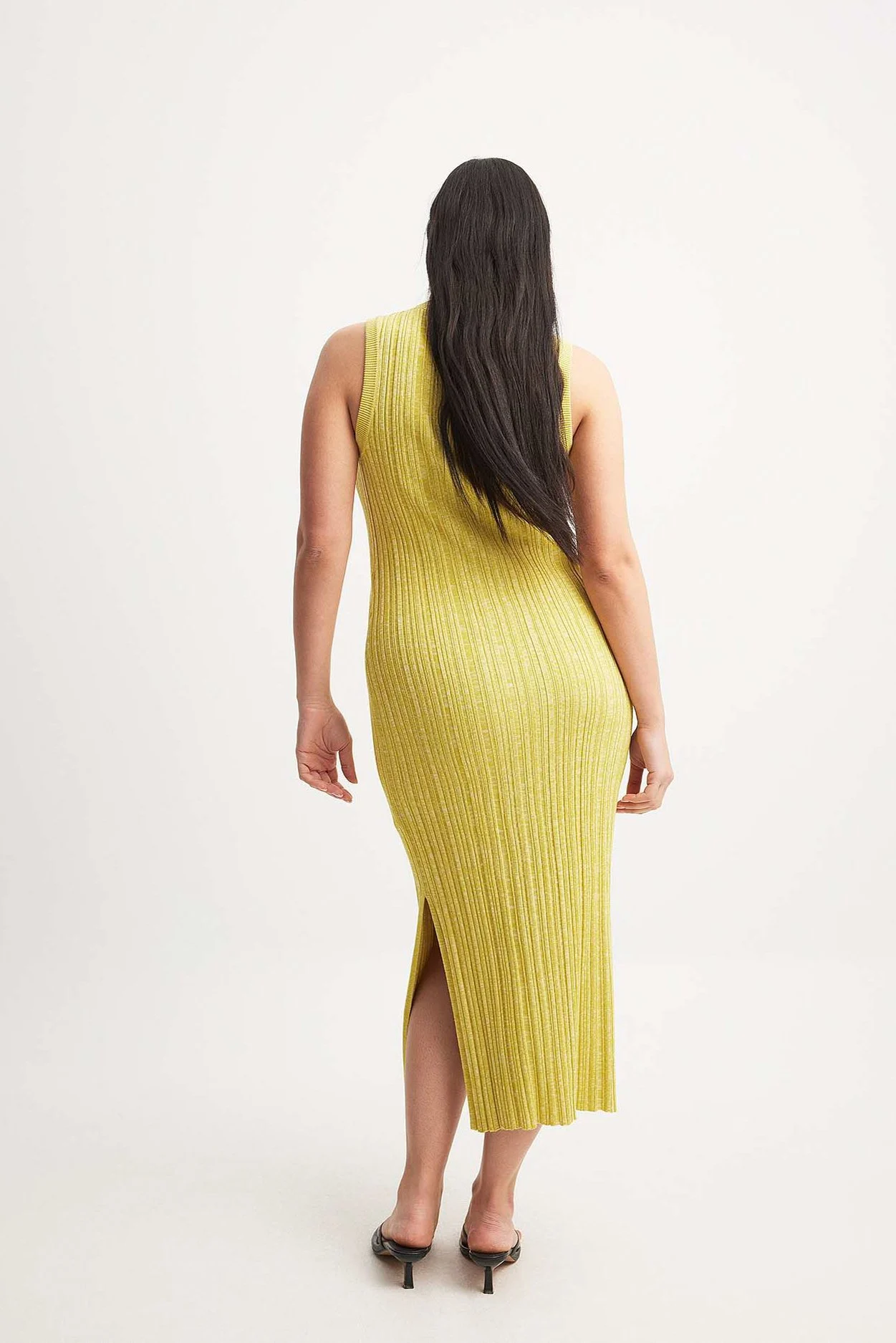 Ärmelloses Midikleid aus Rippenstrick