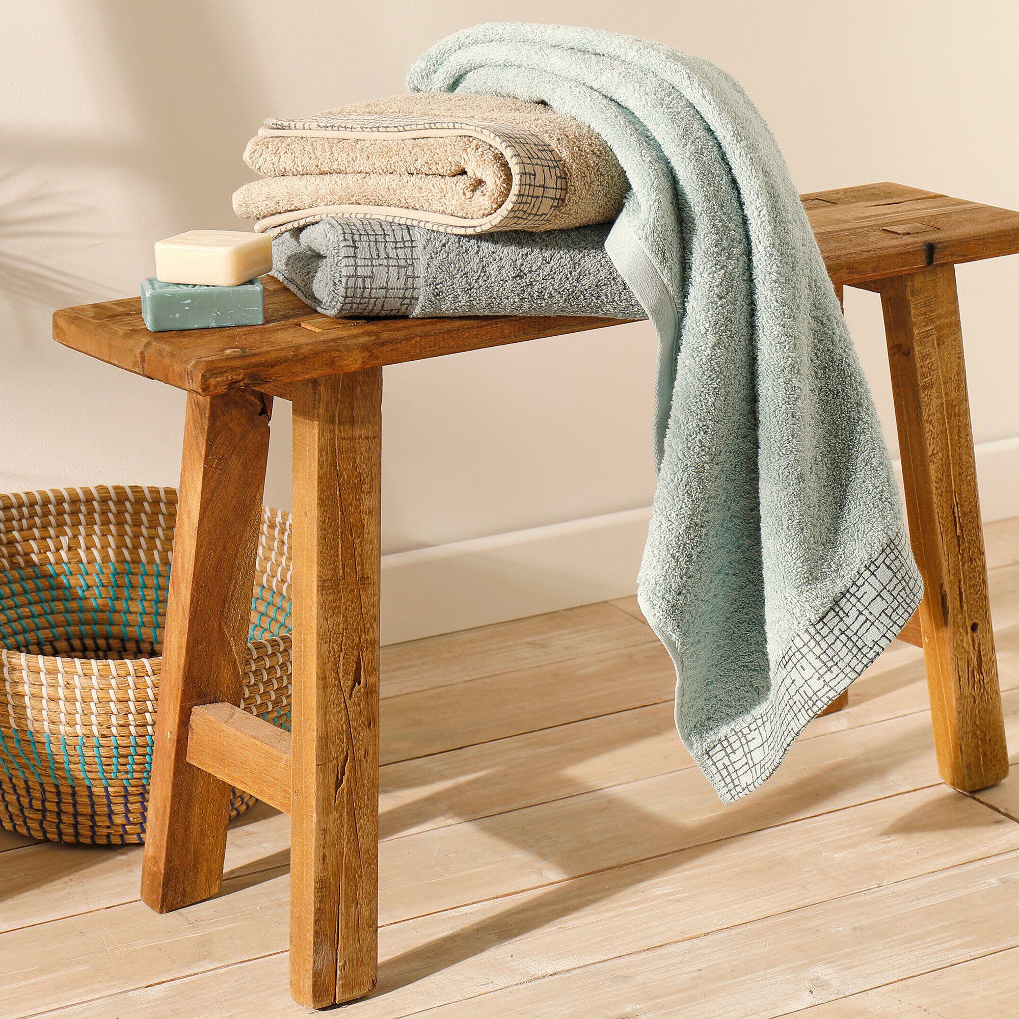 Serviette éponge liteau jacquard quadrillé