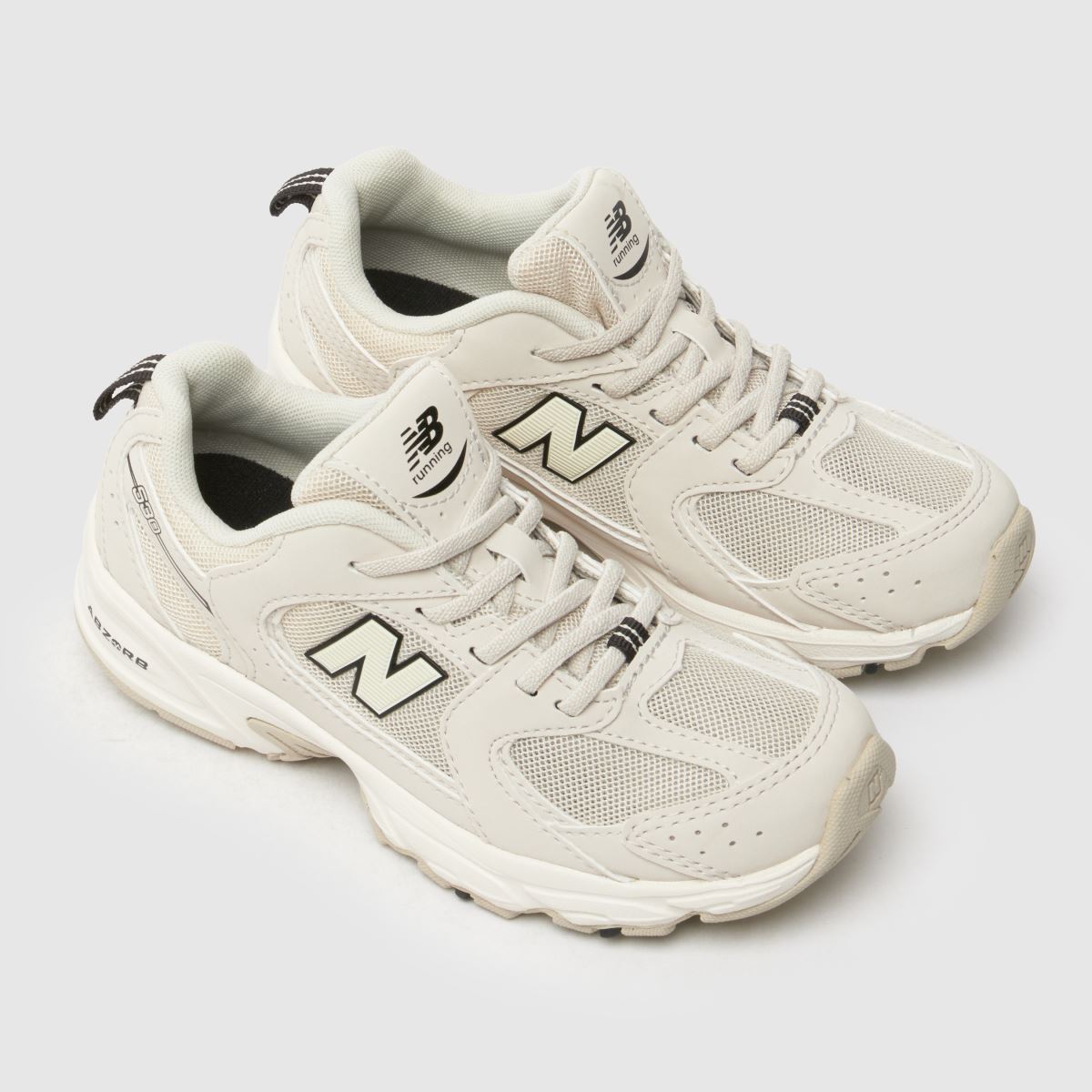 New Balance 530 Junior träningsskor i benvitt
