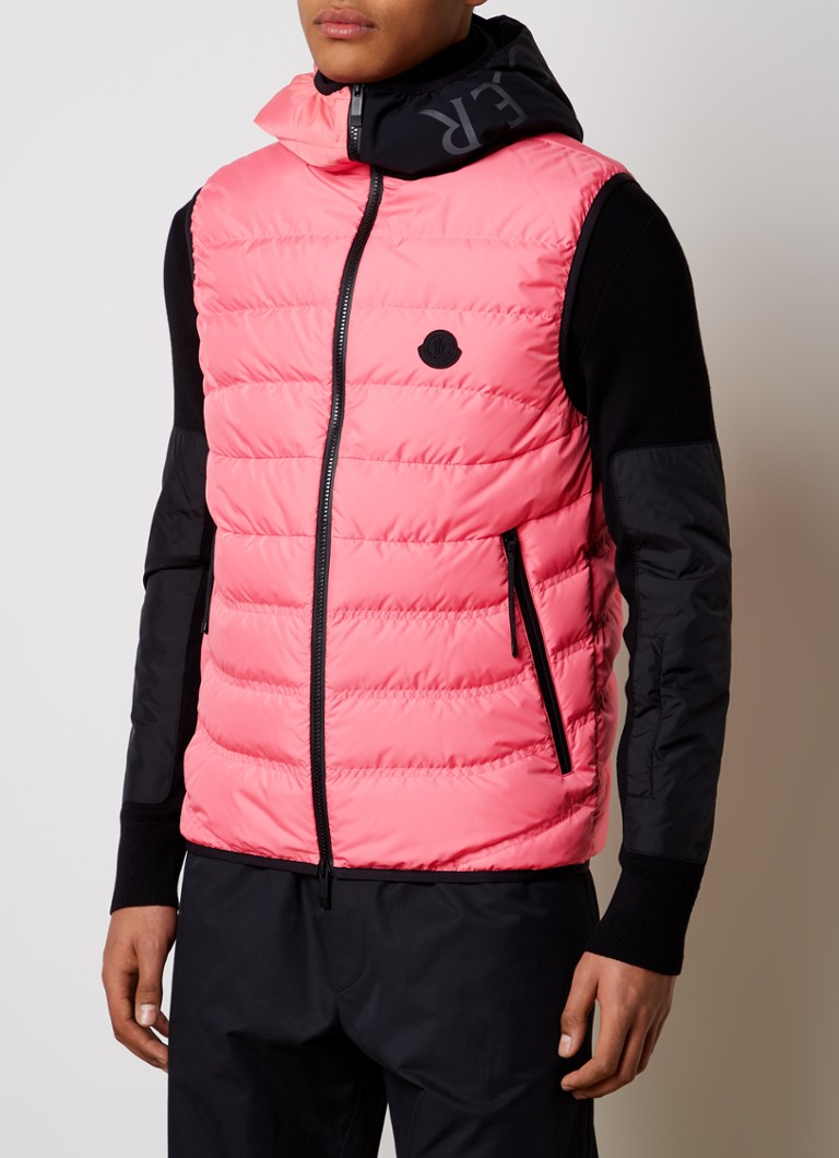 Jachetă matlasată Moncler Nubiera cu glugă, umplută cu puf de gâscă.