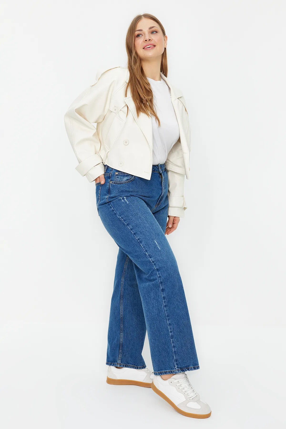 Trendyol Curve  Hellblaue, weit geschnittene Jeans mit hoher Taille TBBAW24CJ00069