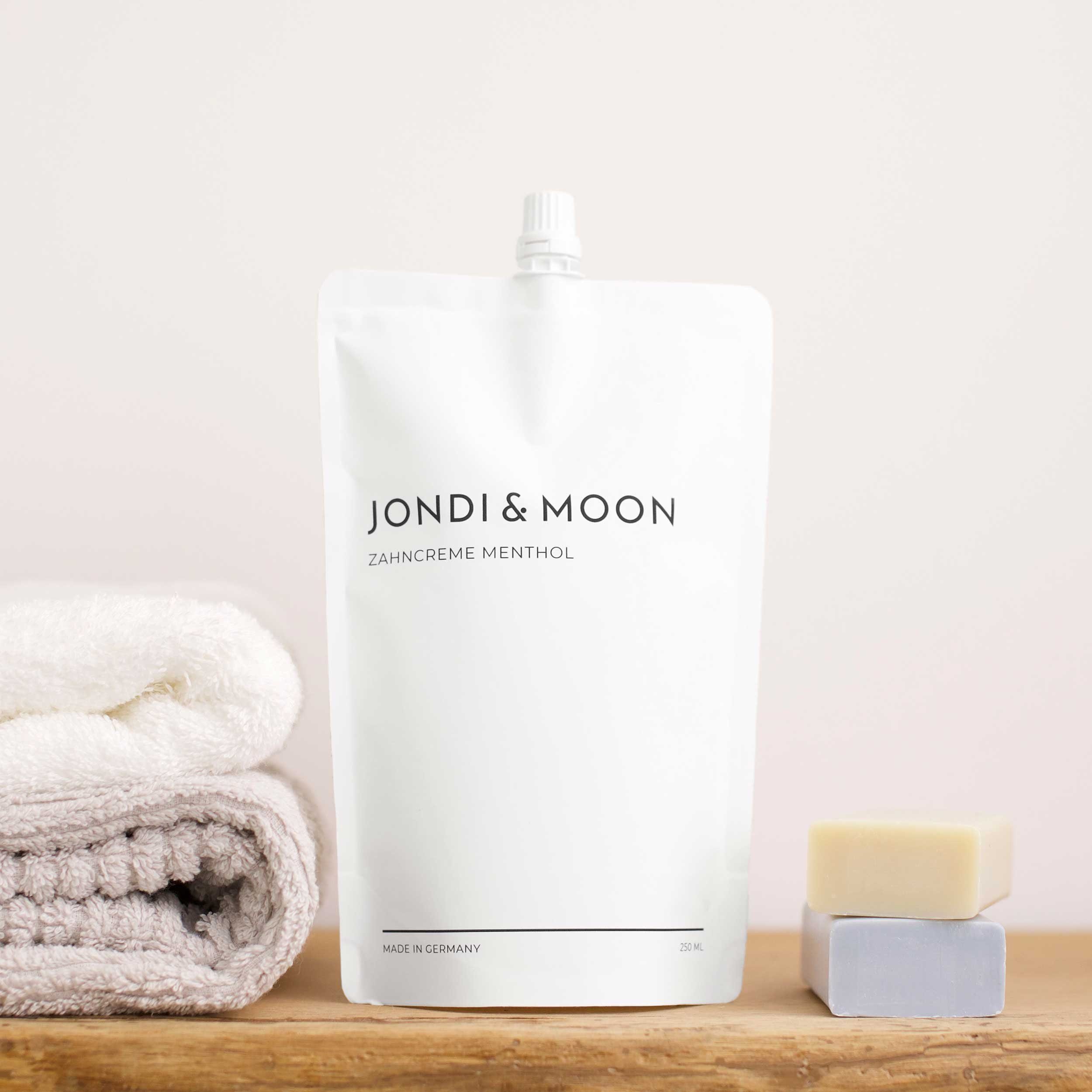 JONDI&MOON Zahnpasta Zahncreme Menthol 250ml, Nachfüllbare Zahncreme mit Fluorid, (ohne Parabene, PEG's oder Triclosane, kein Mikroplastik) Die erste nachfüllbare Zahn-Creme im recycelten Glasspender - Refill