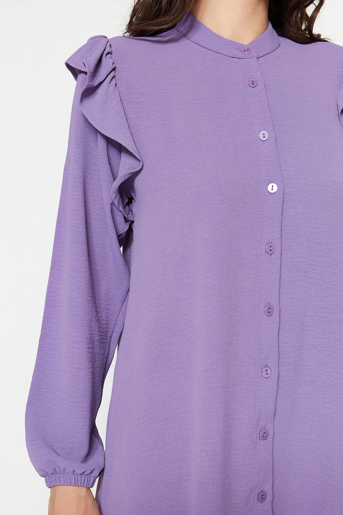 Trendyol Modest  Lilafarbenes, gewebtes Aerobin-Hemdkleid mit Rüschen an den Schultern TCTSS23EB00107