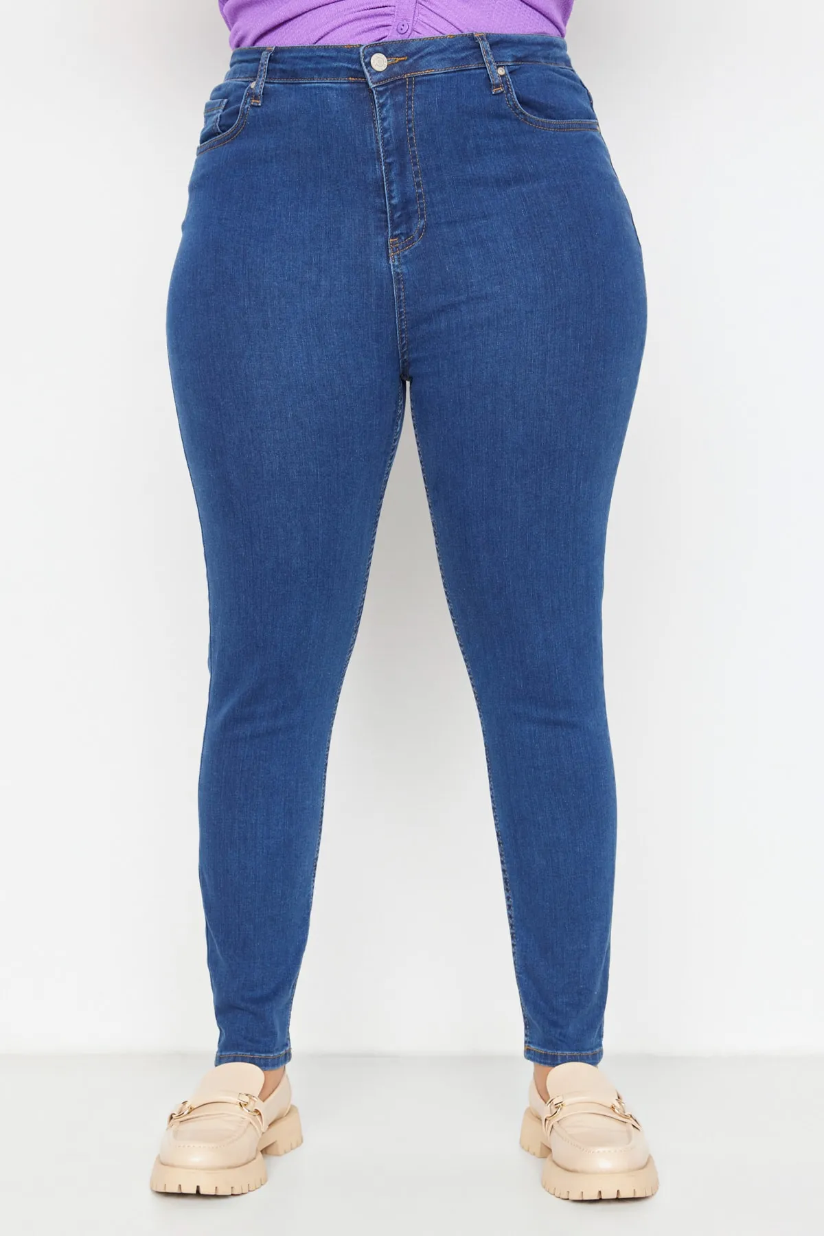 Trendyol Curve  Blaue, hoch taillierte, dehnbare Röhrenjeans TBBSS22JE0075