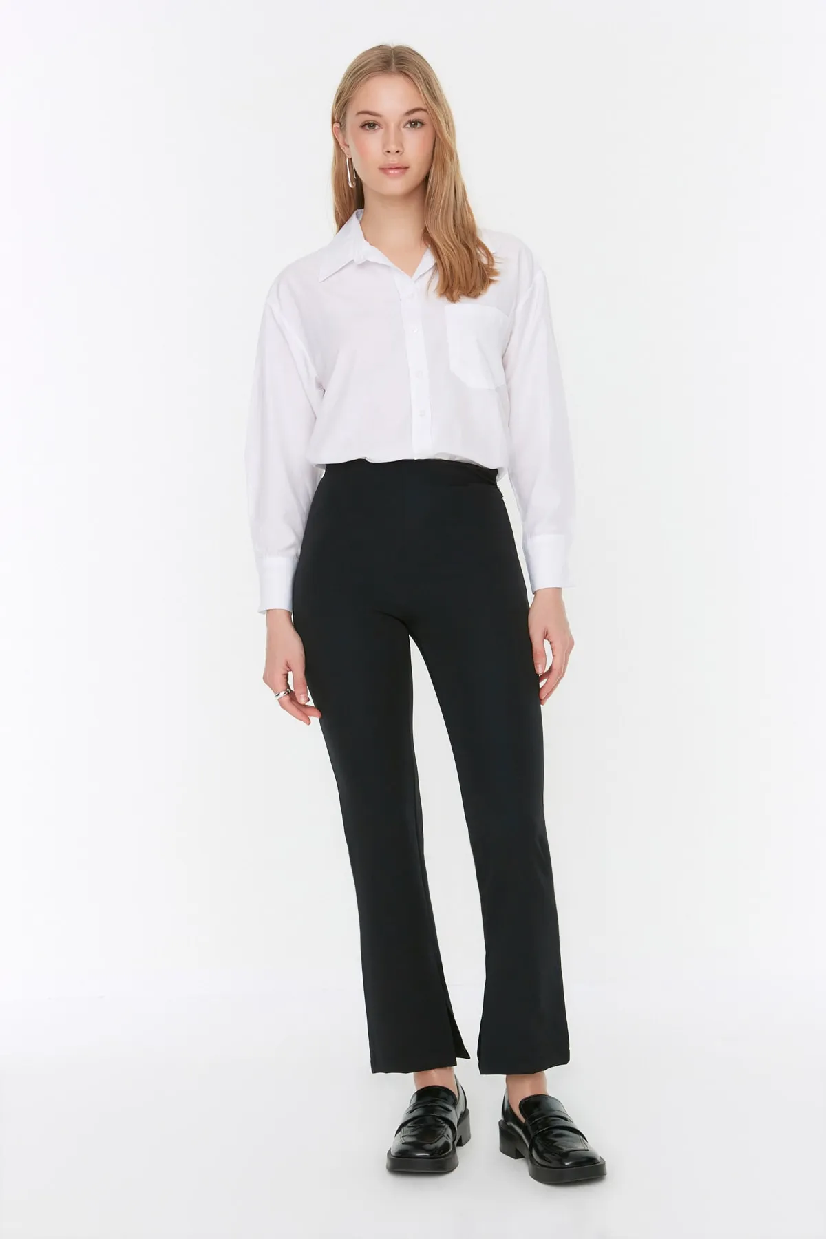 Trendyol Collection  Schwarze Petite-Webhose mit hoher Taille TWOAW22PL0243