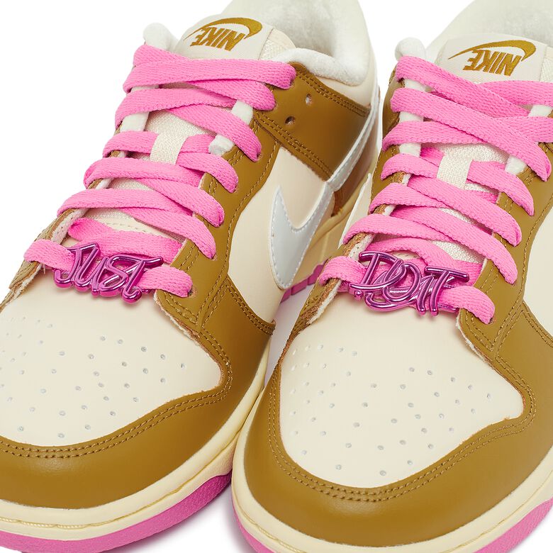 NIKE Wmns Dunk Low SE 