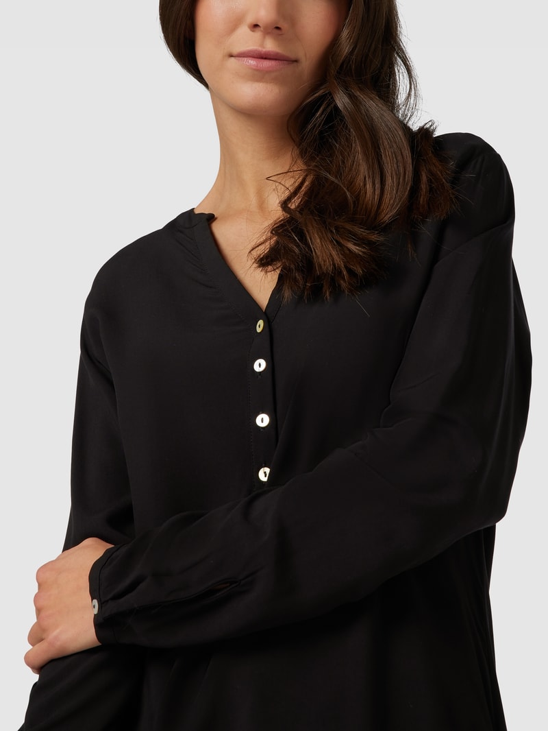Blusenshirt mit V-Ausschnitt in schwarz