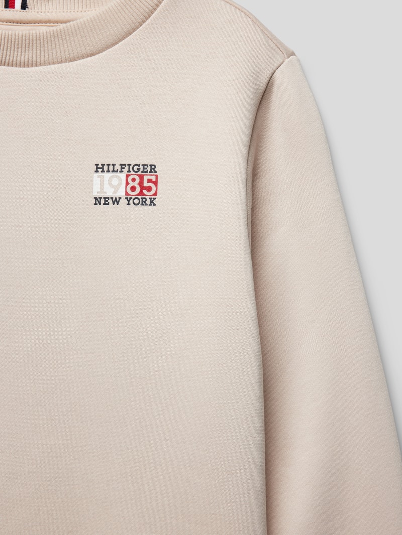 Sweatshirt mit Label-Print in sand