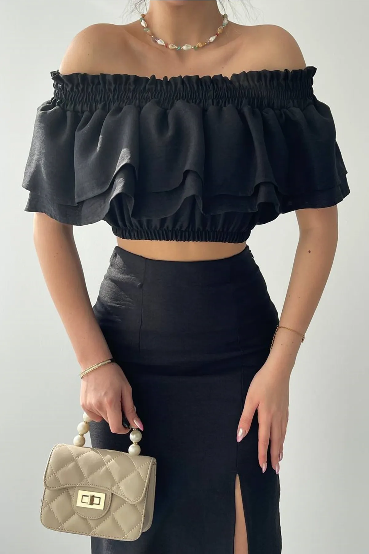 vuvutasarım  Schwarze Rüschenbluse aus Leinenstoff und Midirock mit Schlitzdetail, Doppelset, Design 228