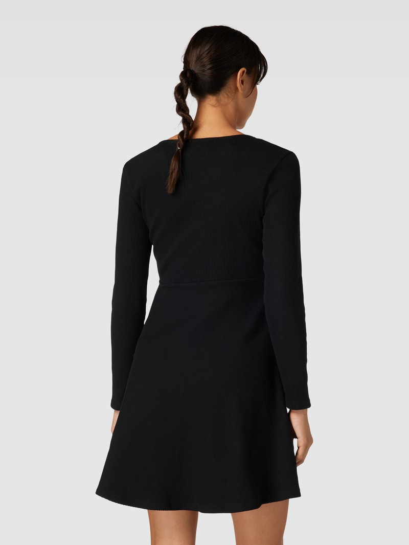 Minikleid mit Feinripp in schwarz