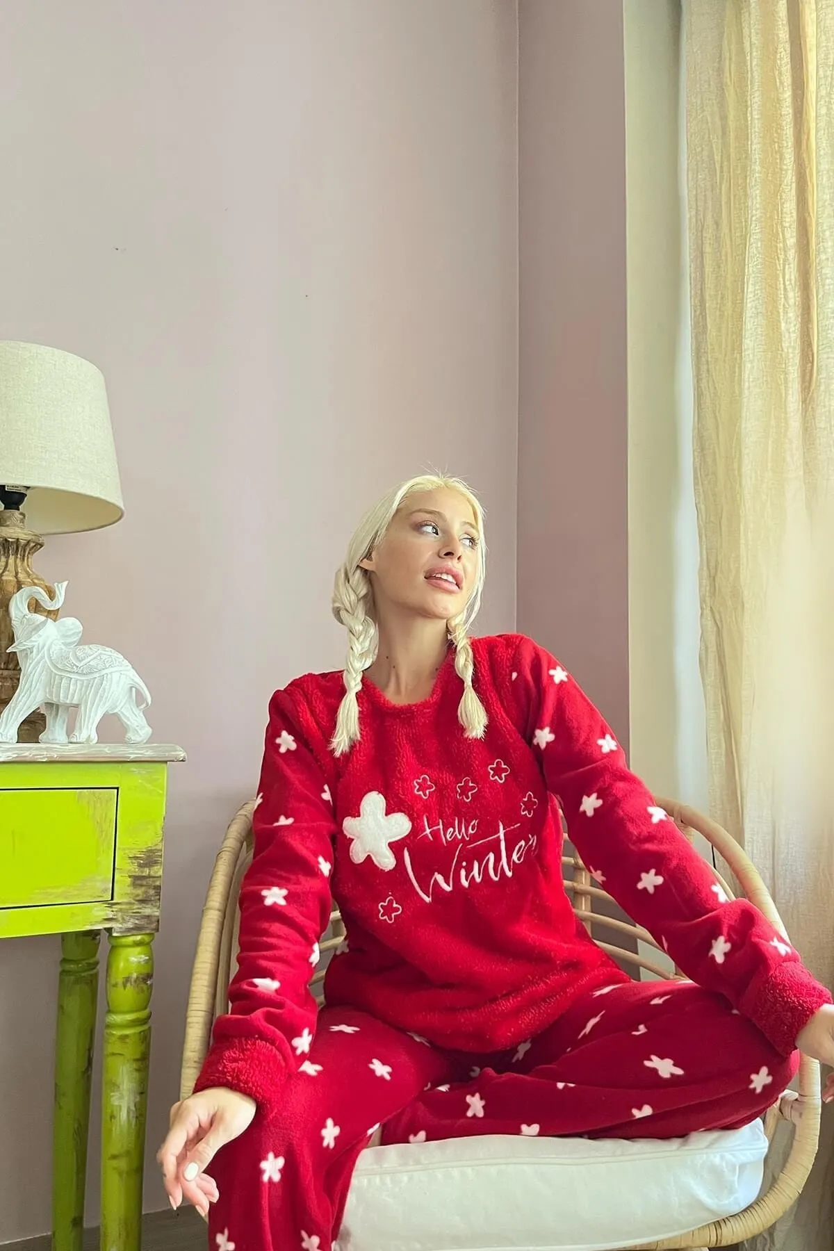 Pijamaevi  Rotes „Hello Winter“ gemustertes Plüsch-Pyjama-Set für Damen