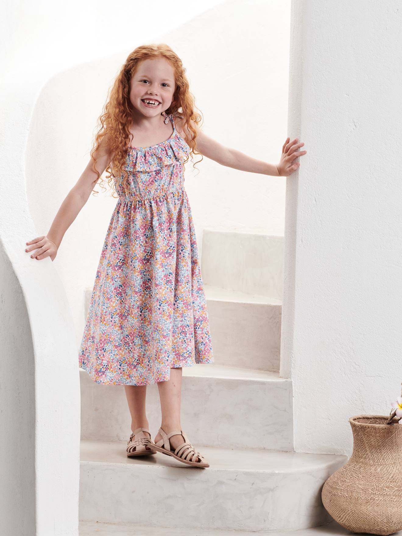 Robe mi-longue à bretelles imprimée fleurs fille framboise