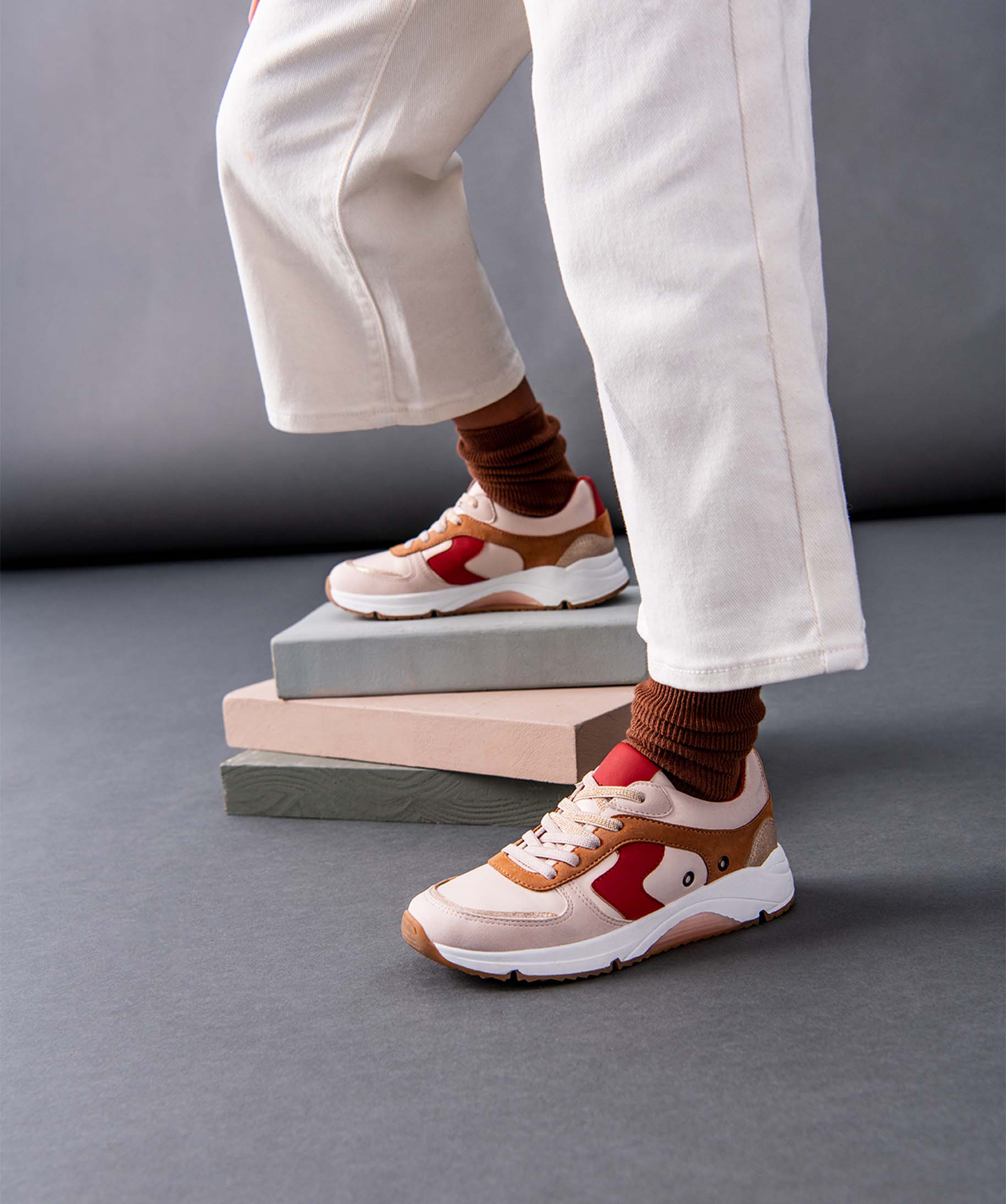 Baskets fille colorées à détails métallisés et lacets élastiques