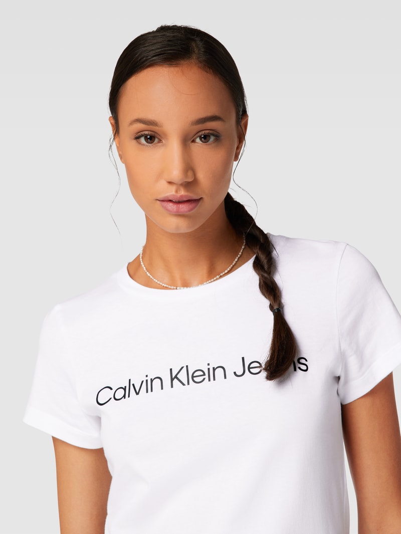 Slim Fit T-Shirt mit Label-Print in weiß
