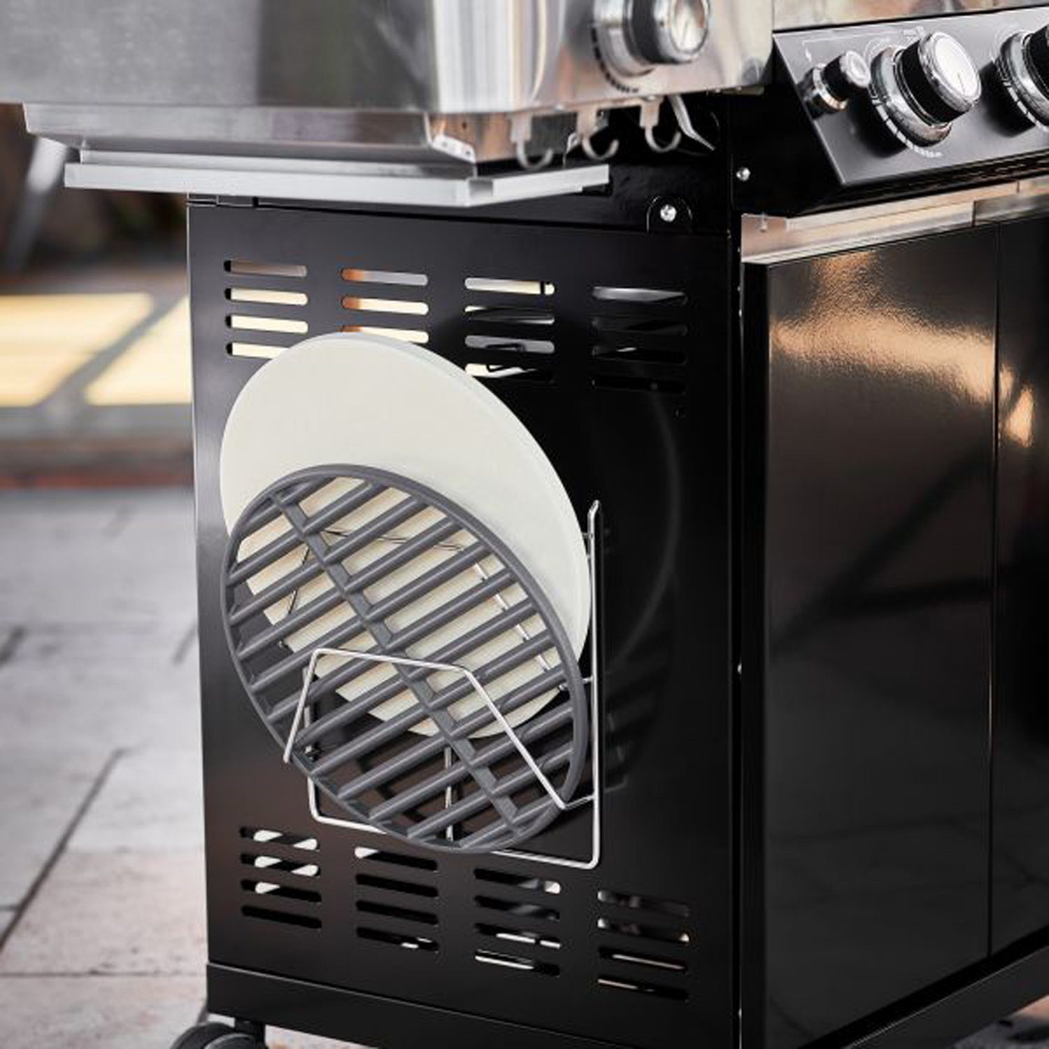 RÖSLE Gasgrill RÖSLE BBQ Gasgrill Videro G4-S Vario+ schwarz 2023 Pizzastein und